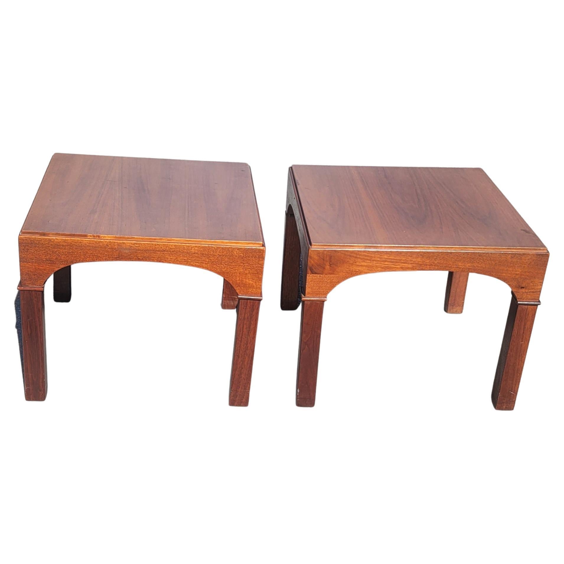 Mid-Century Modern Parsons Walnut Side Tables, a Pair In Good Condition For Sale In Germantown, MD