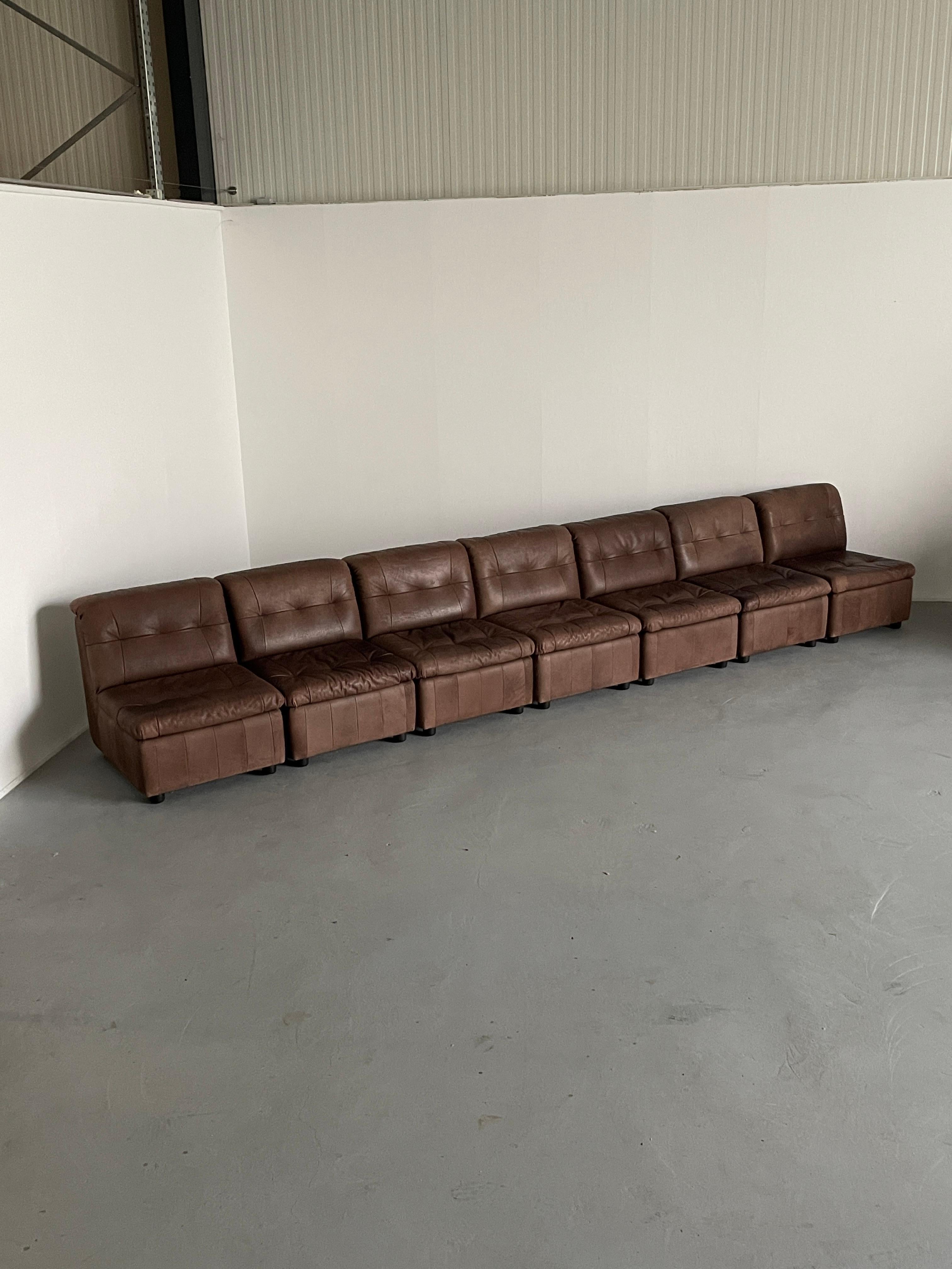 Mid-Century-Modern Patchwork Leather Modular Seating Set in the style of De Sede In Good Condition For Sale In Zagreb, HR