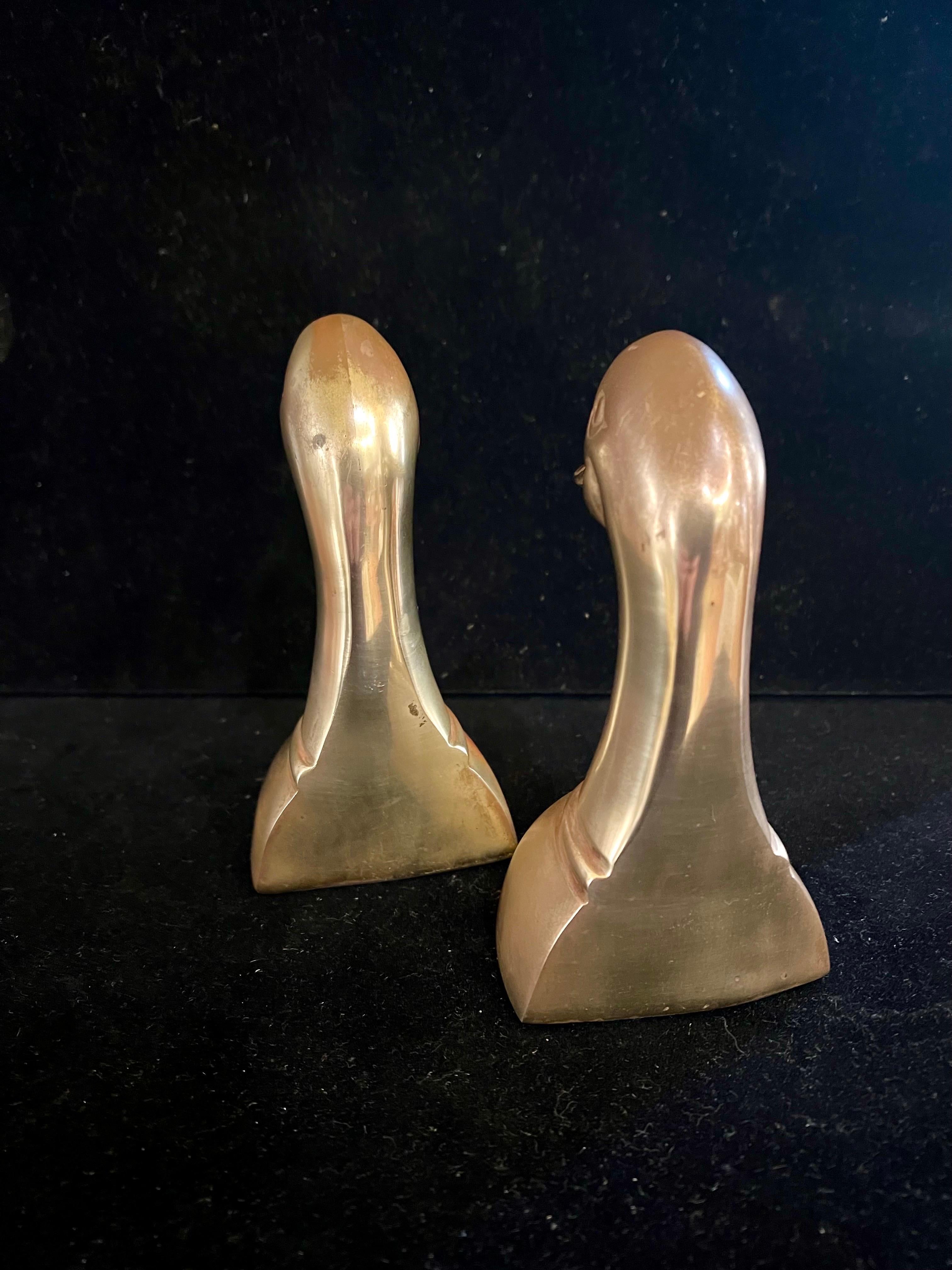 Mid-Century Modern Patinated Brass Duck Buchstützen (Hollywood Regency) im Angebot