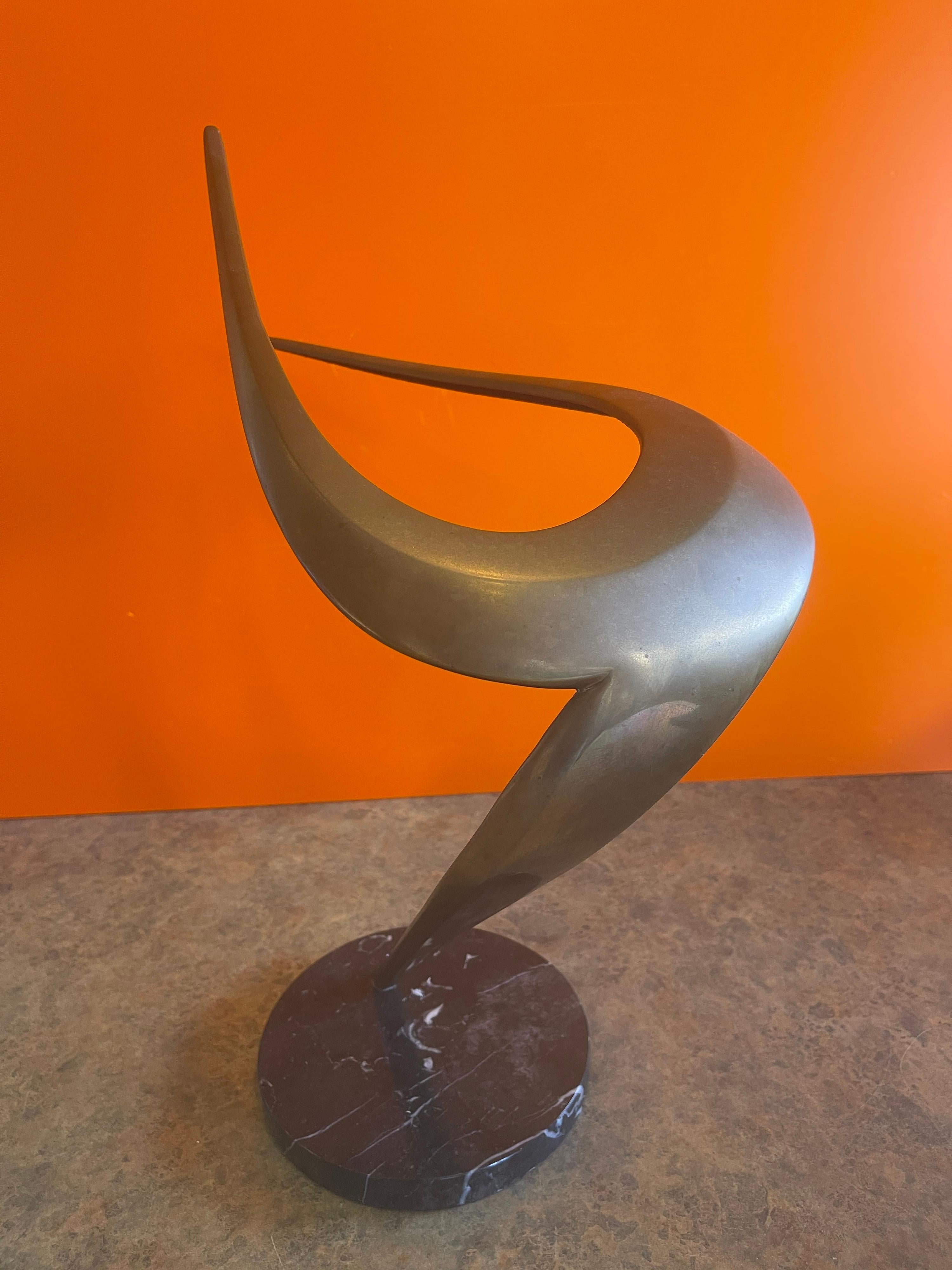 Very interesting Mid-Century Modern patinated brass freeform abstract sculpture on marble base, circa 1970s. The piece is in very good vintage condition and measures 9.5