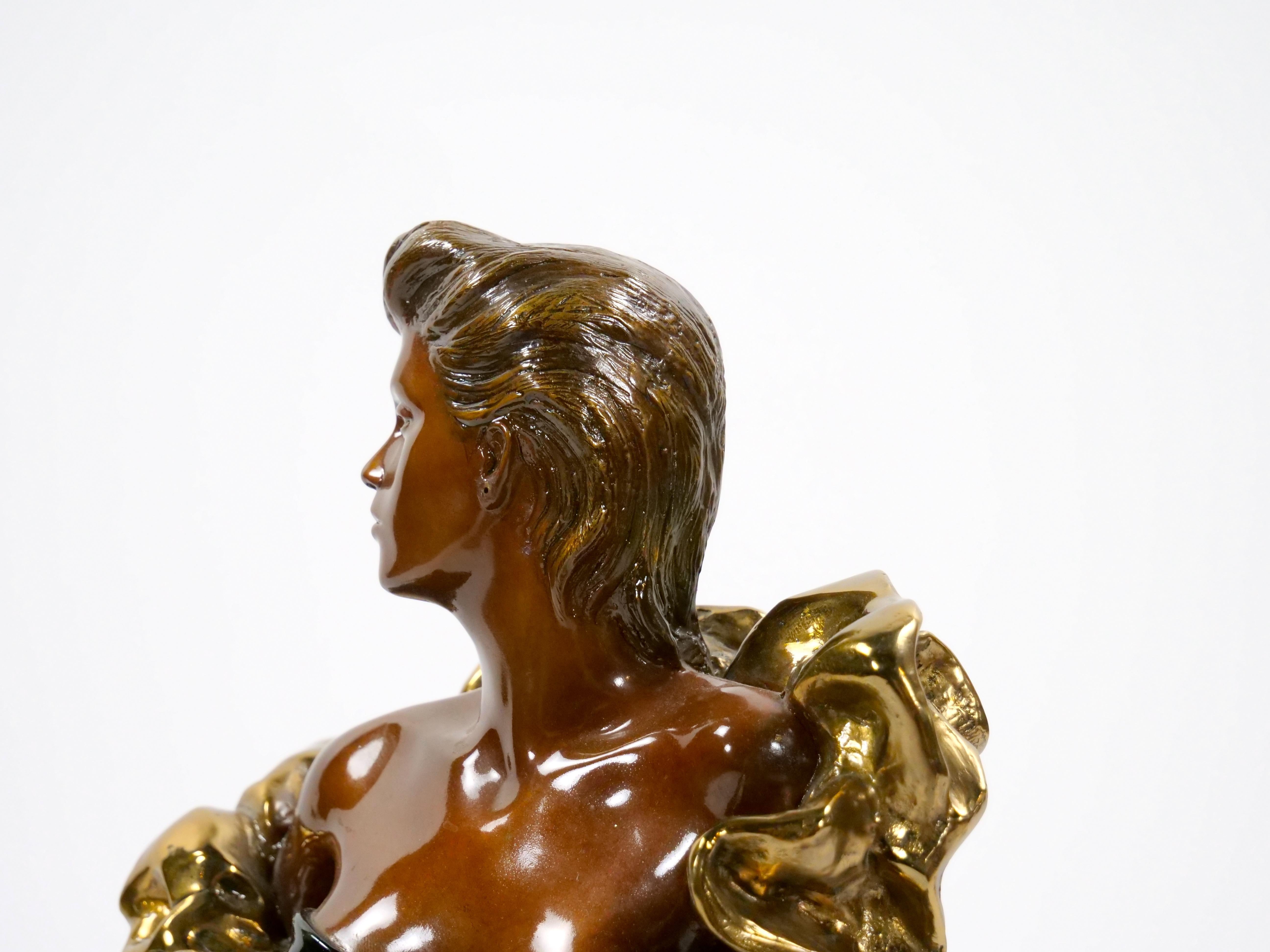 Scultura figurativa in bronzo patinato della metà del secolo scorso raffigurante una donna sdraiata in vendita 4
