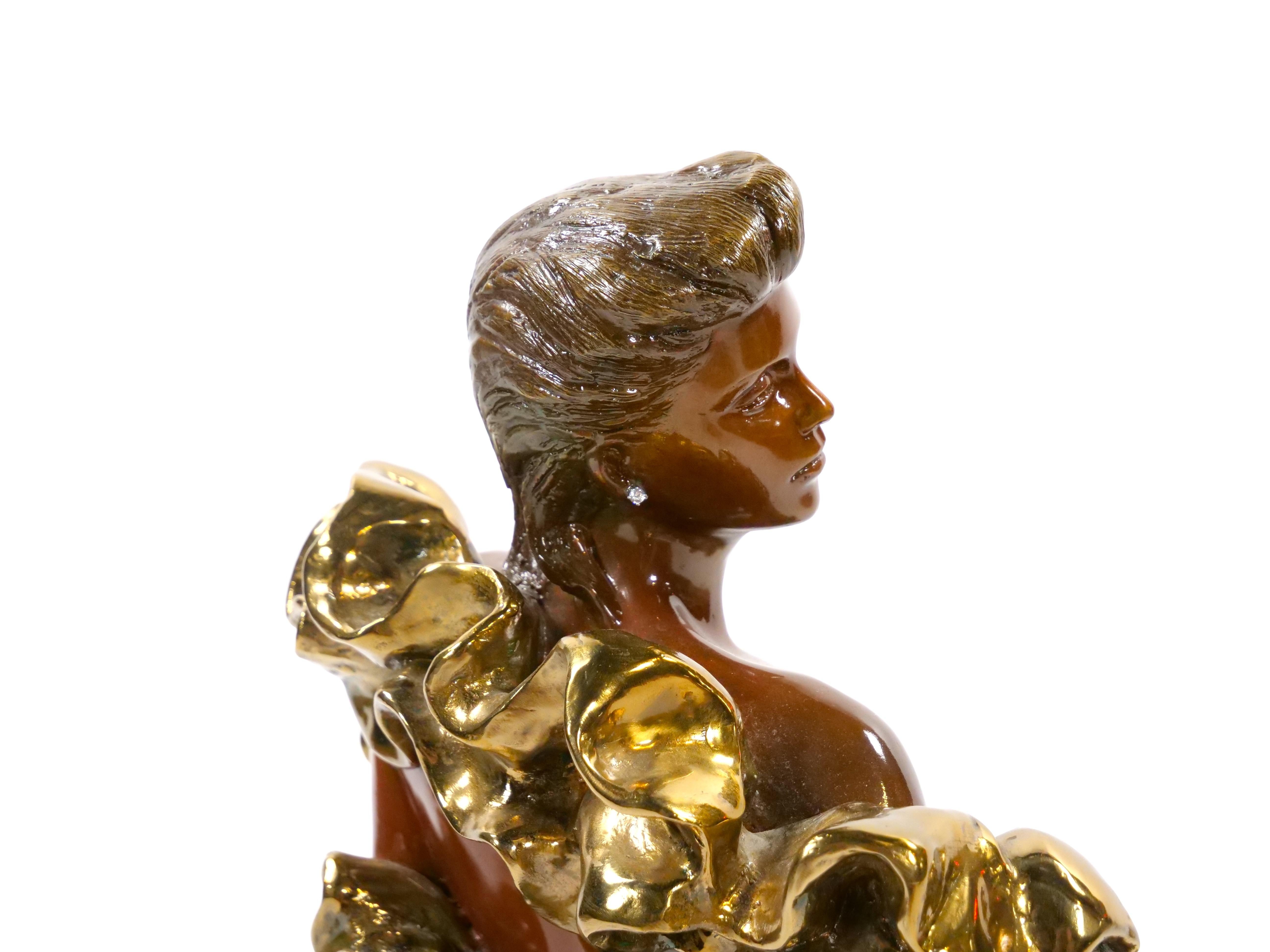 Scultura figurativa in bronzo patinato della metà del secolo scorso raffigurante una donna sdraiata in vendita 6