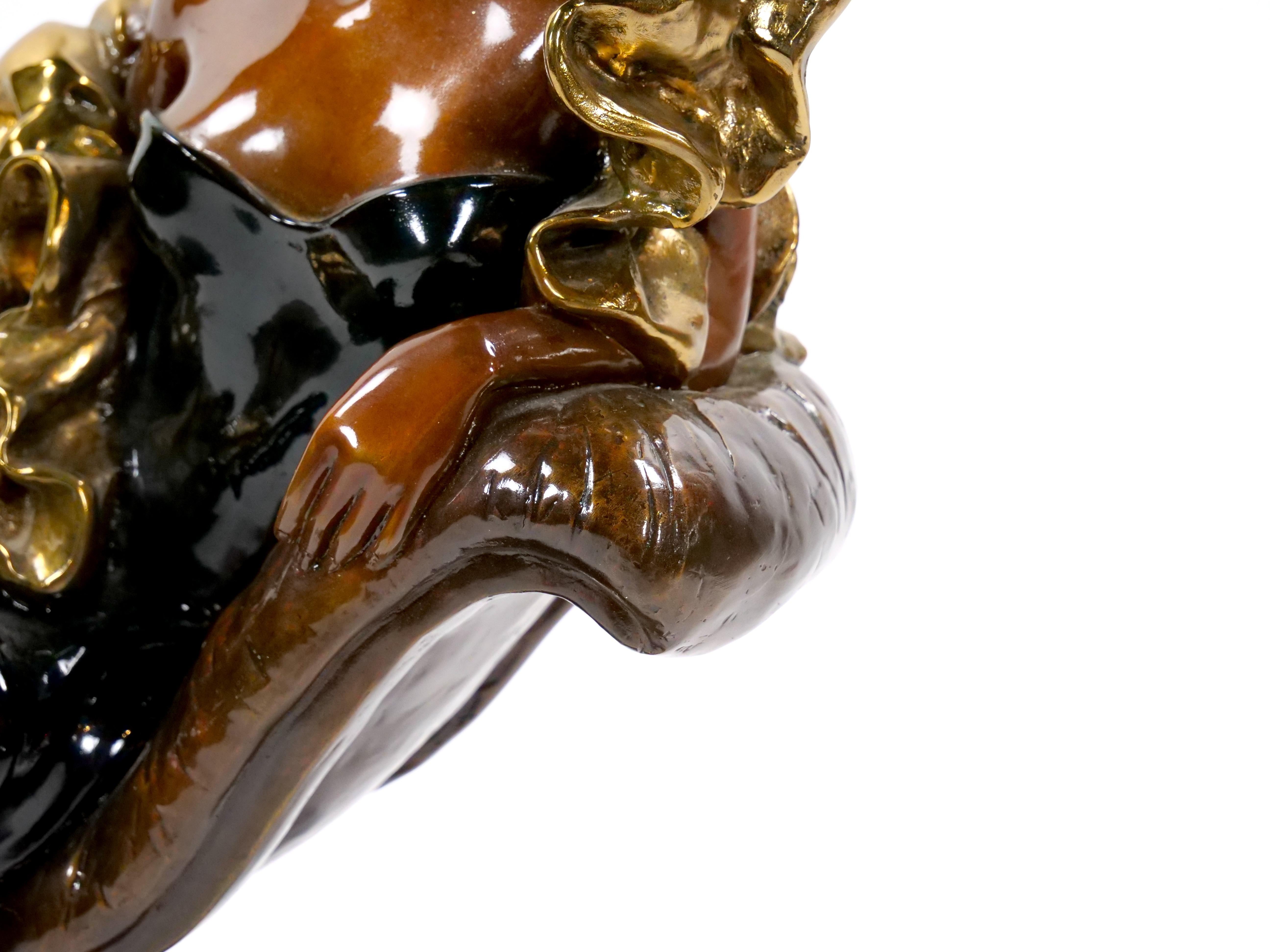 Scultura figurativa in bronzo patinato della metà del secolo scorso raffigurante una donna sdraiata in vendita 3