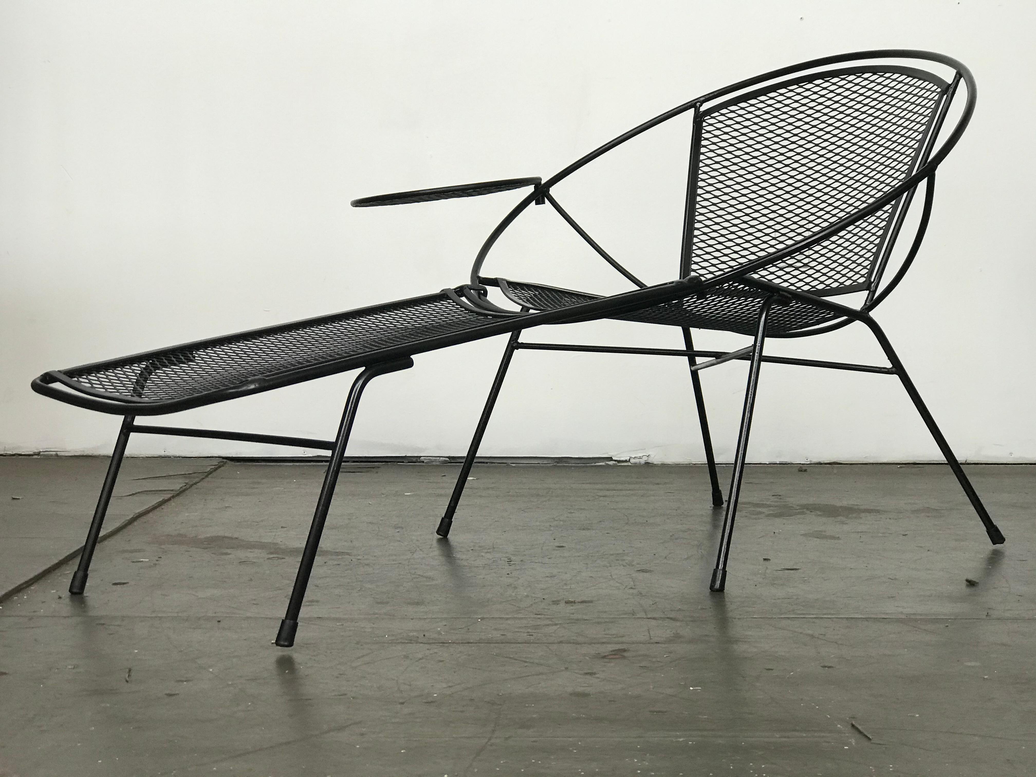 Mid-Century Modern Patio Chaise Lounge by Maurizio Tempestini for Salterini In Good Condition In Framingham, MA