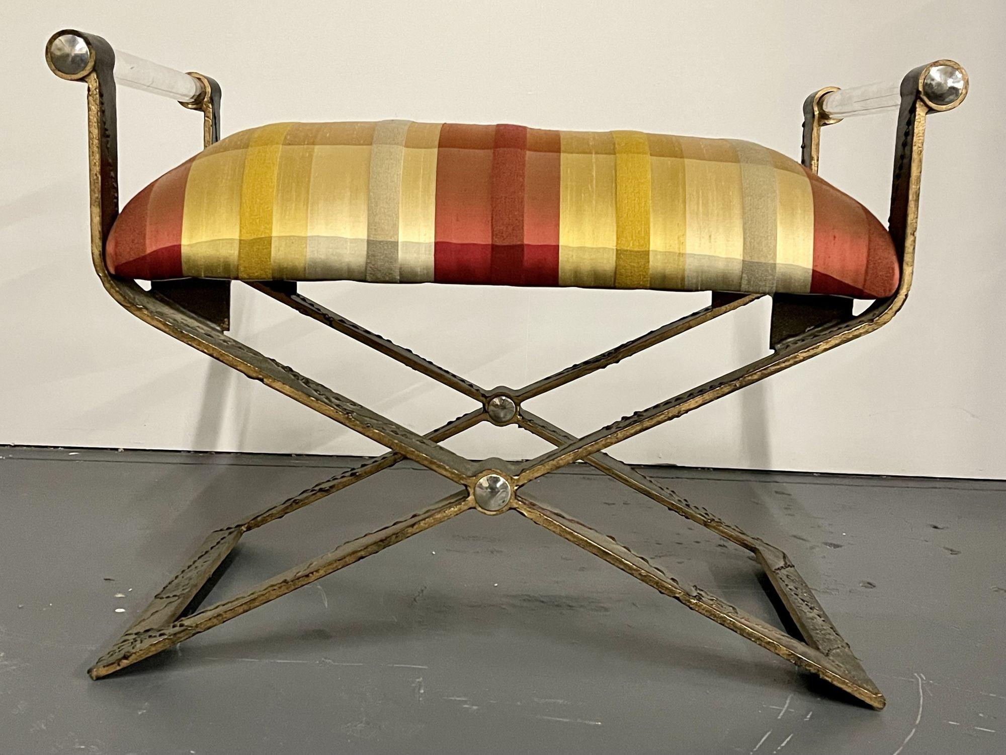 20ième siècle Banc X de style Paul Evan mi-siècle moderne, accoudoir en lucite avec accents chromés en vente