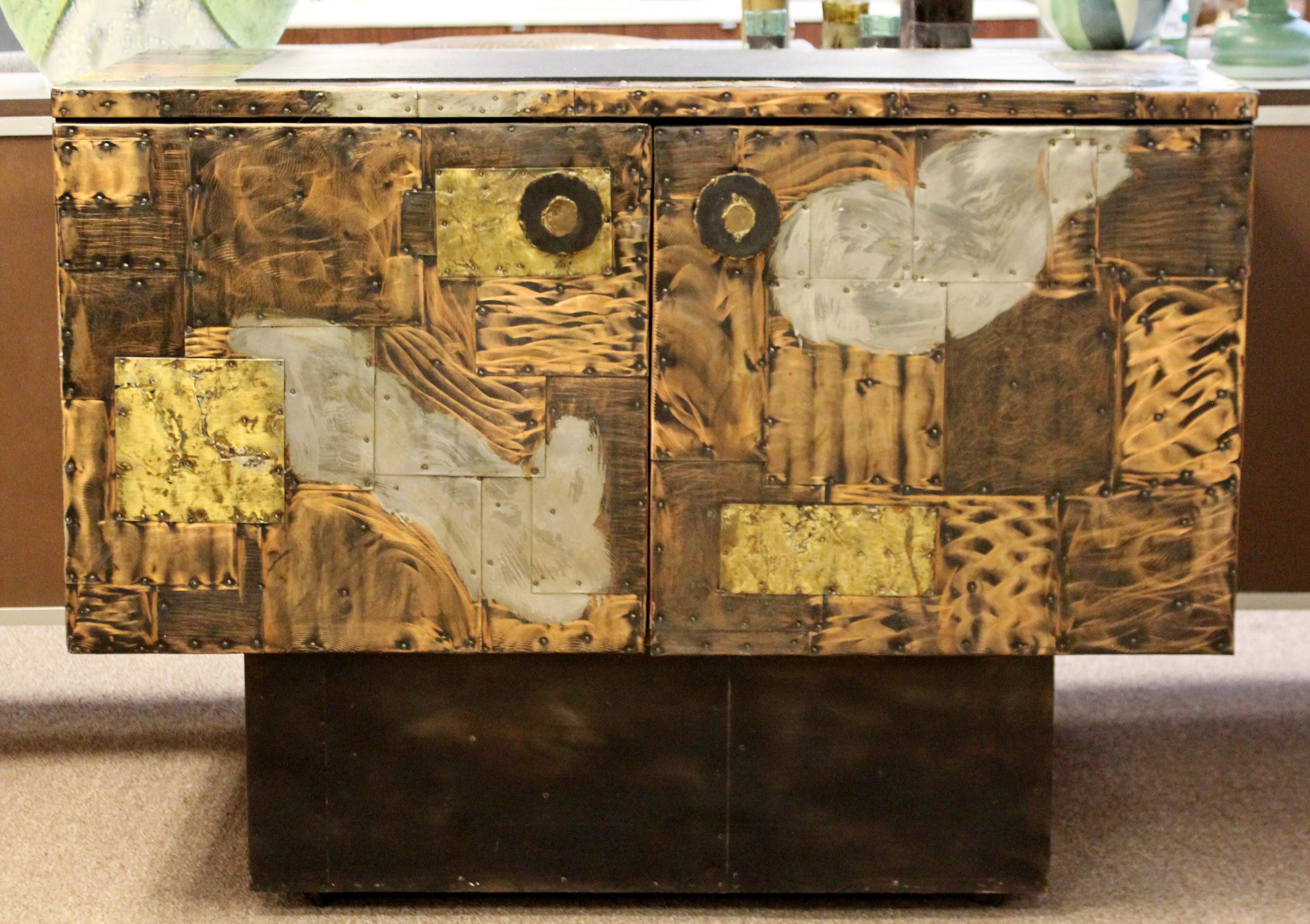 For your consideration is a luxe looking cabinet credenza, with a removable slate top on patchwork copper and steel sides, by Paul Evans for Directional, circa 1960s. In excellent vintage condition. The dimensions are 42