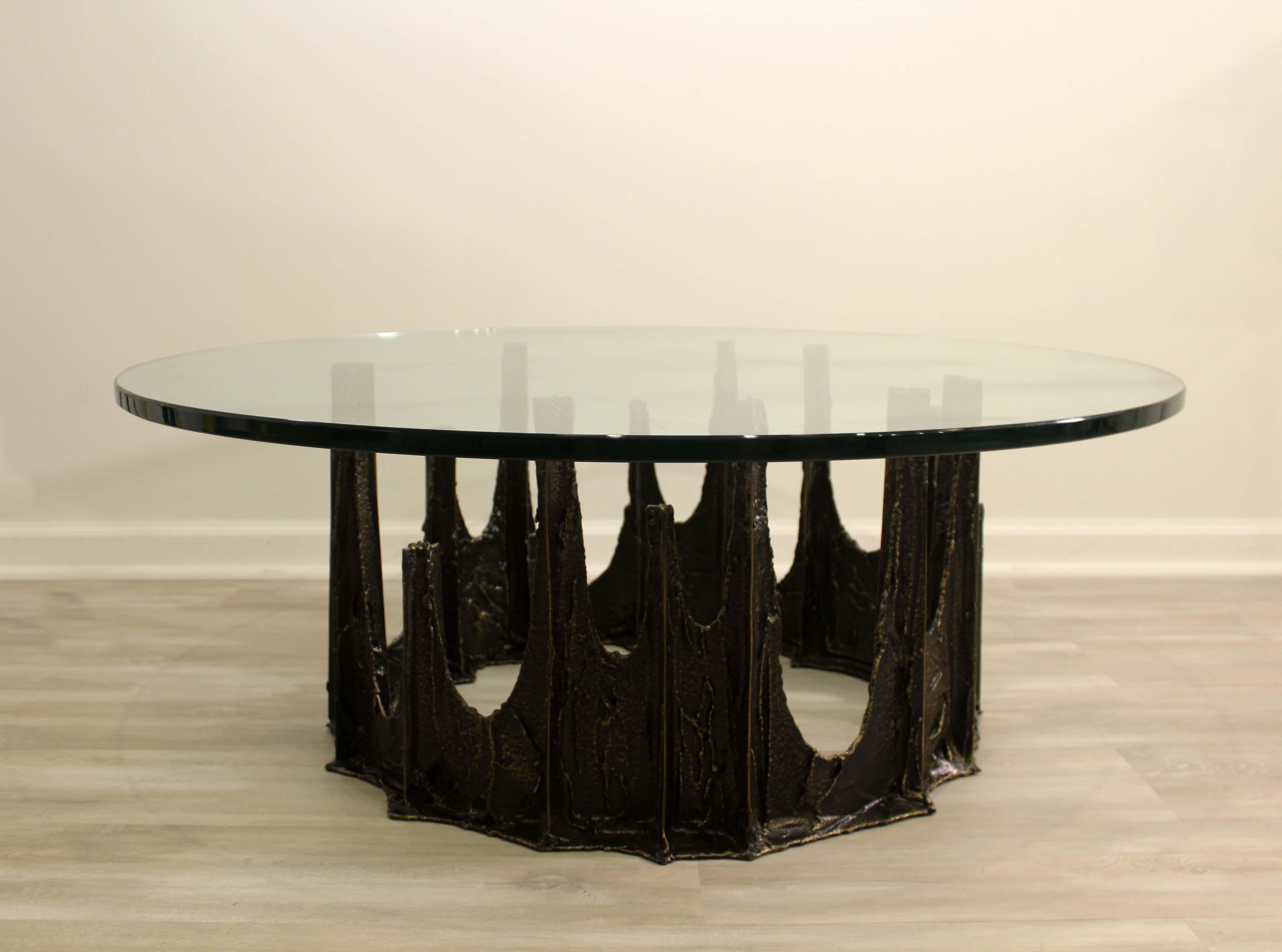 An incredible Paul Evans Brutalist coffee table. Bronze/Brutalist design from the American Craft movement of the 1970s, signed.

Dimensions: 42