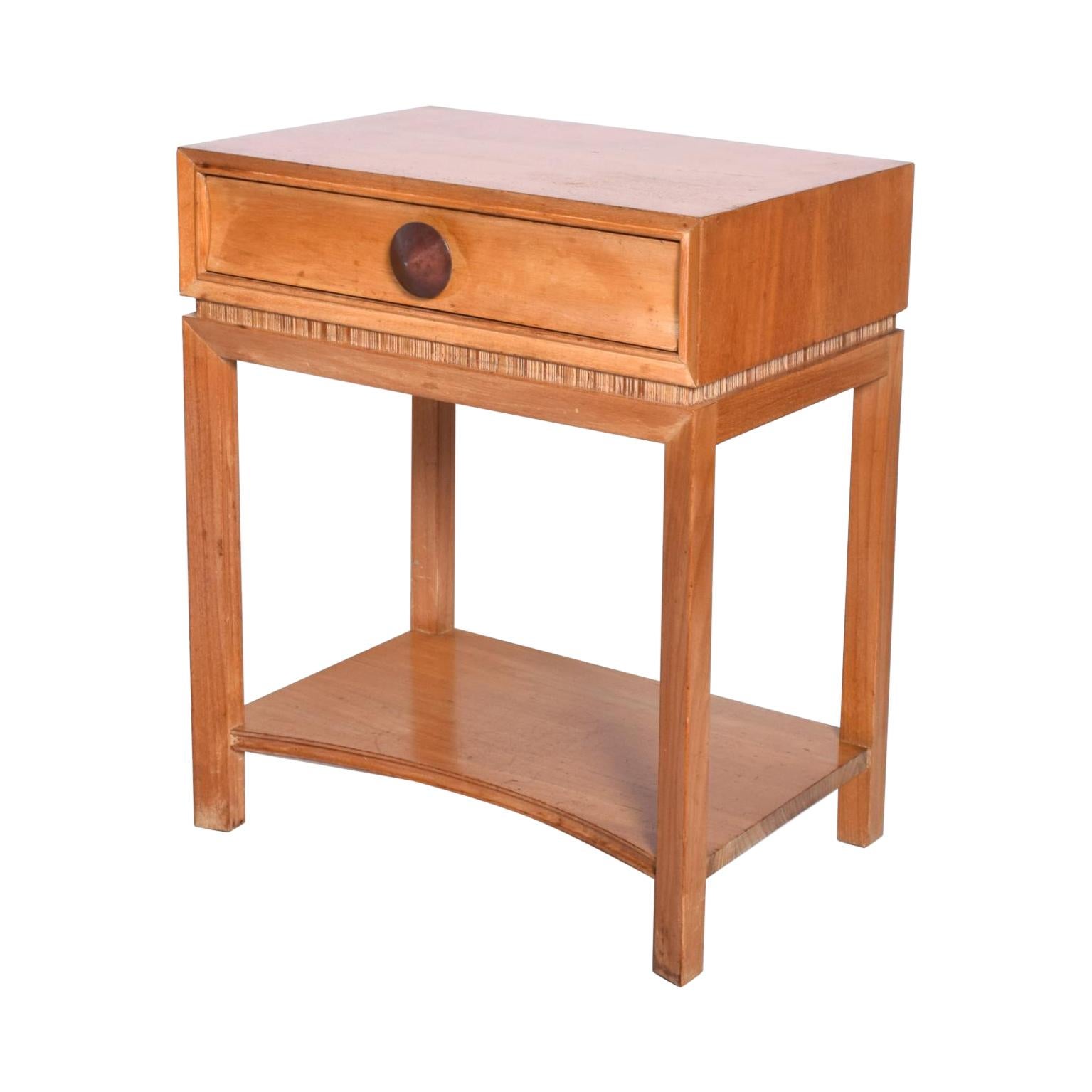 AMBIANIC presents
Paul Frankl sculptural nightstand side table for Brown Saltman.
Art deco fancy drawer pull
Maker tag present
24.25 H x 20W x 14.5 D
Blonde mahogany. Elegant presentation.
Original unrestored vintage preowned condition.
Refer to