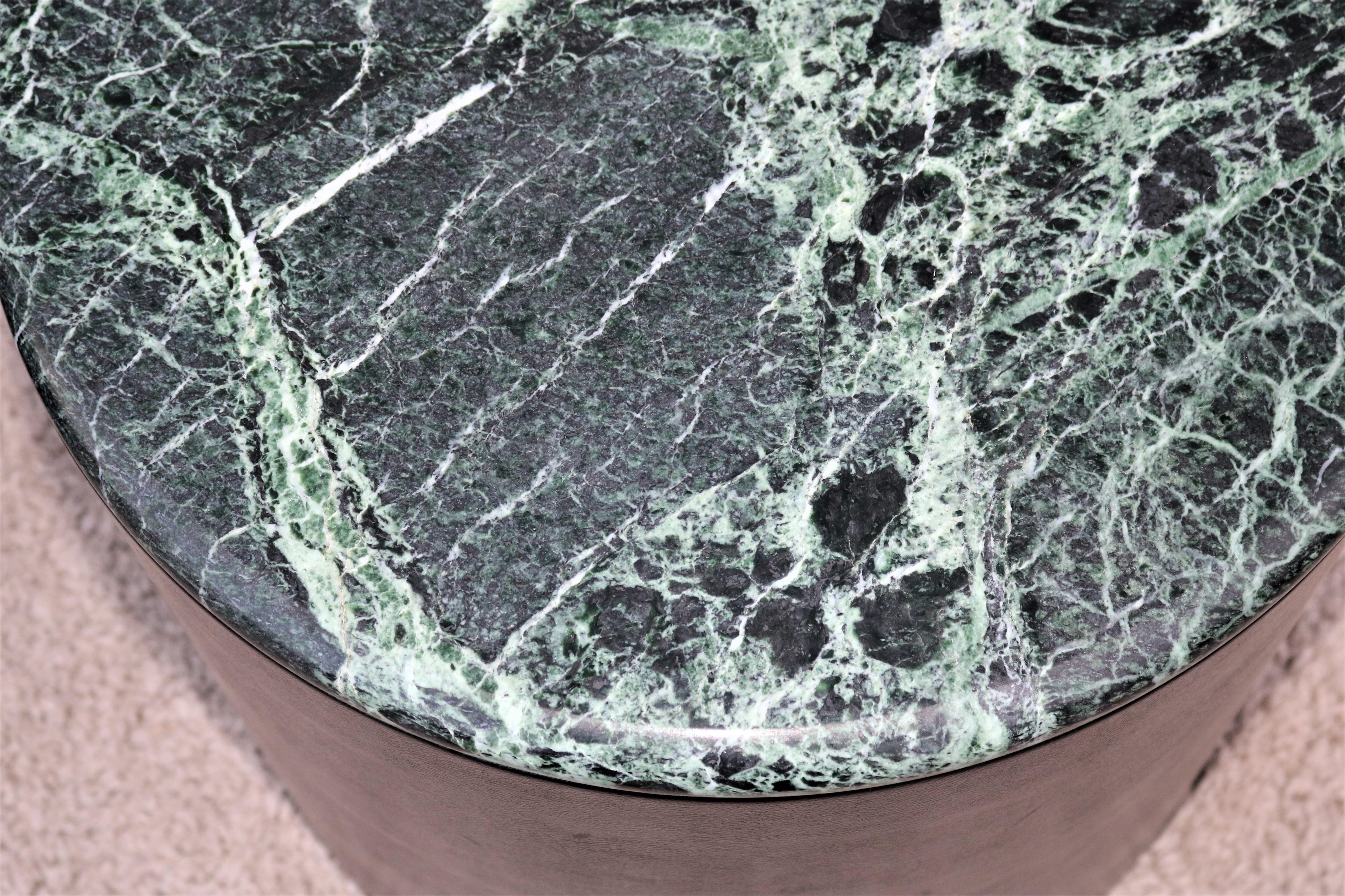 Mid-Century Modern Paul Mayen Style Green Marble Top Drum Side Tables, ein Paar im Angebot 3