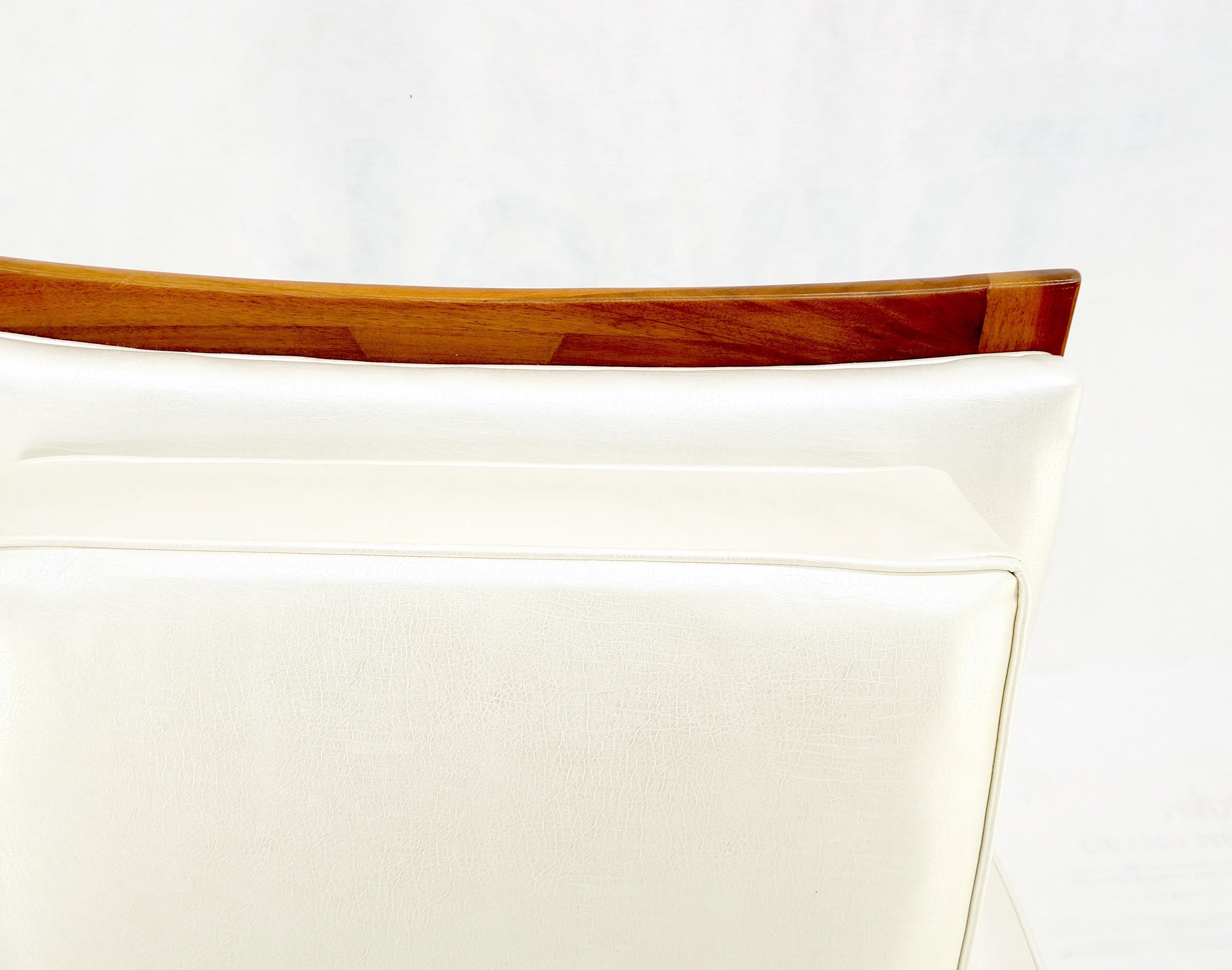 Mid-Century Modern Paul McCob Walnut Lounge Chair for Directional Mint For Sale 1