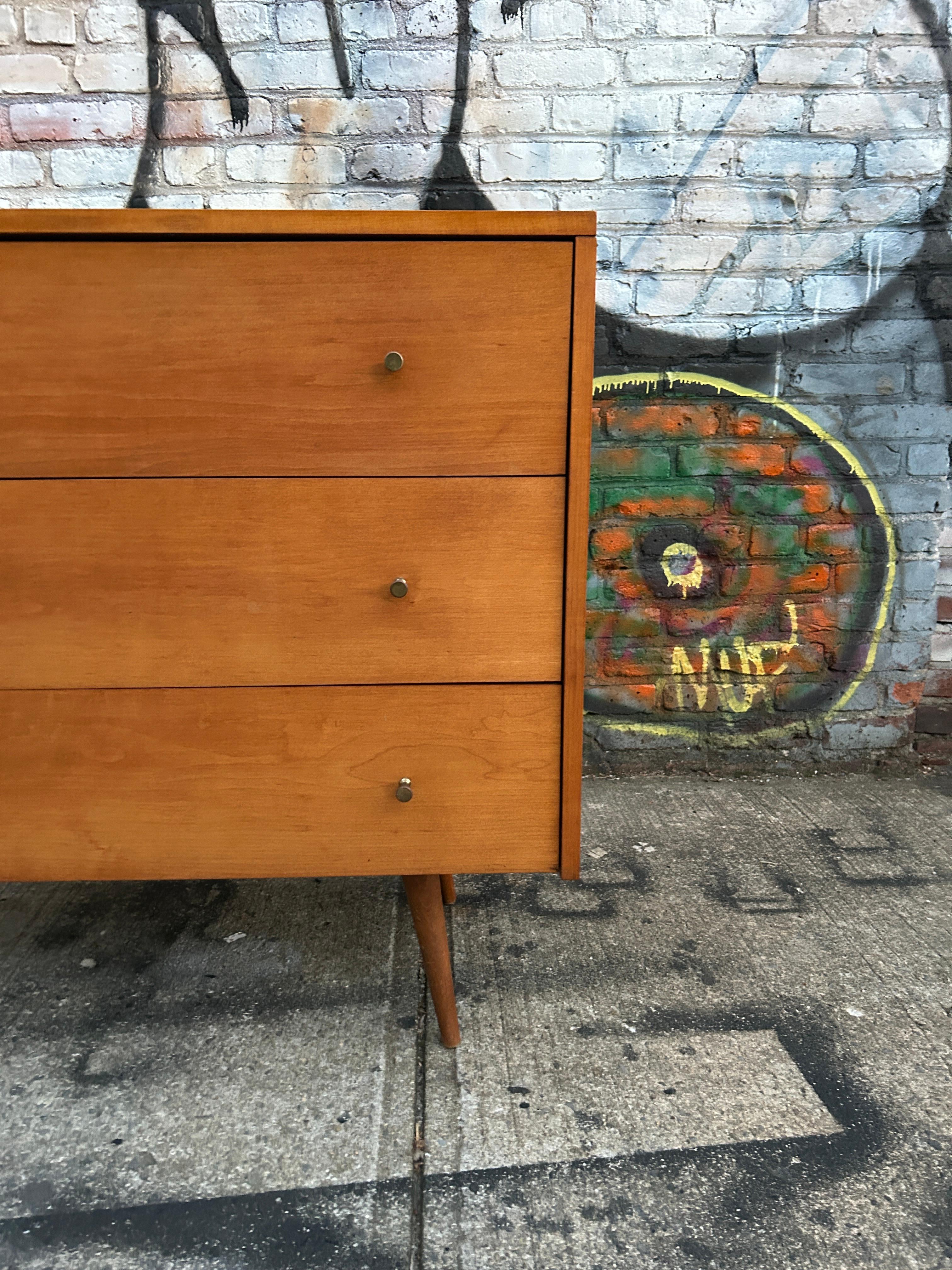 Maple Mid-Century Modern Paul McCobb 3-Drawer Dresser #1508 Blonde Finish Brass Pulls For Sale