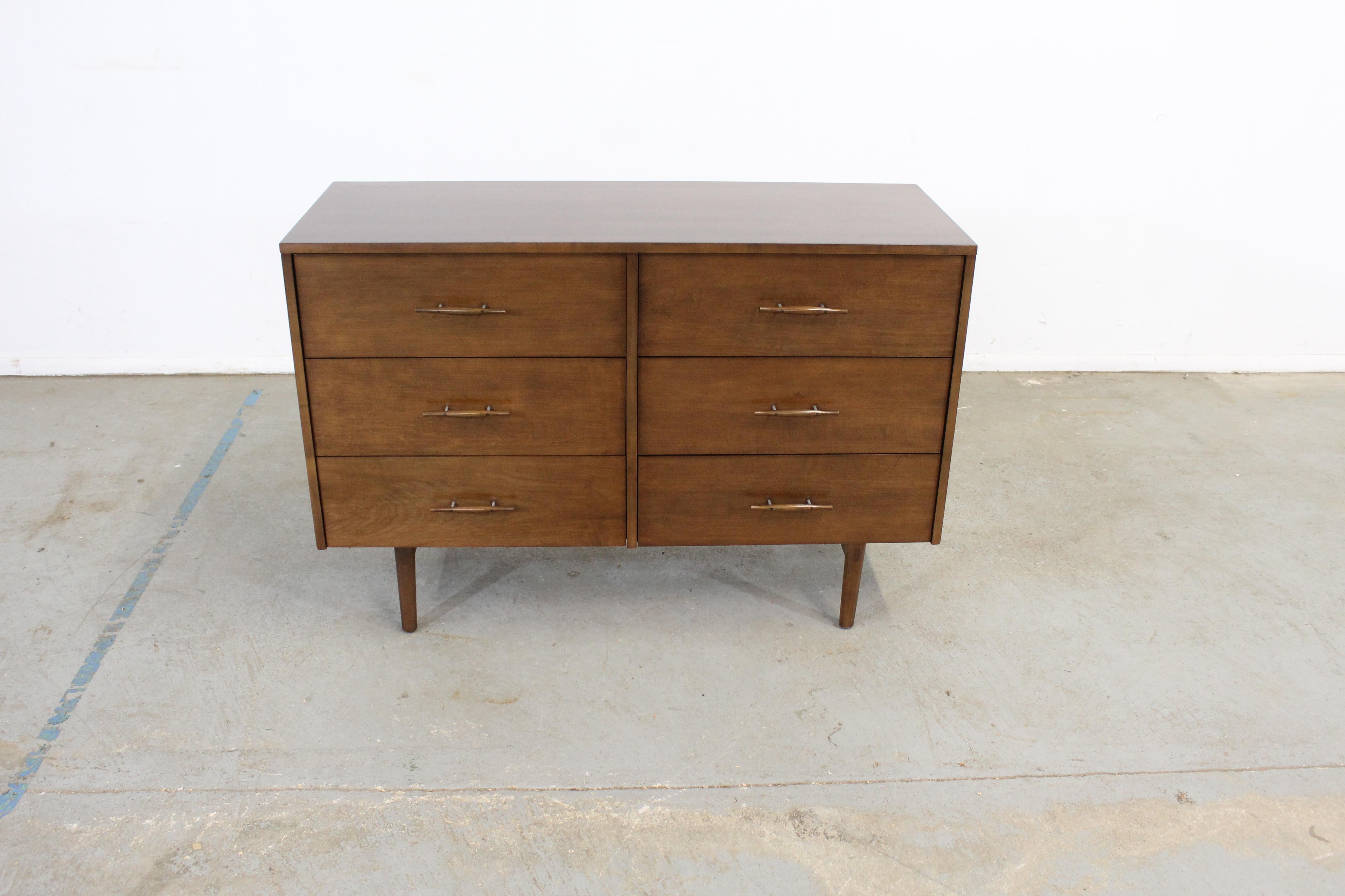 Offered is a vintage Mid-Century Modern bachelor chest by Paul McCobb. It is made of solid wood. It is in excellent condition and has be restored. Has been refinished, has some slight edge wear and a few scratches, but nothing overly noticeable.