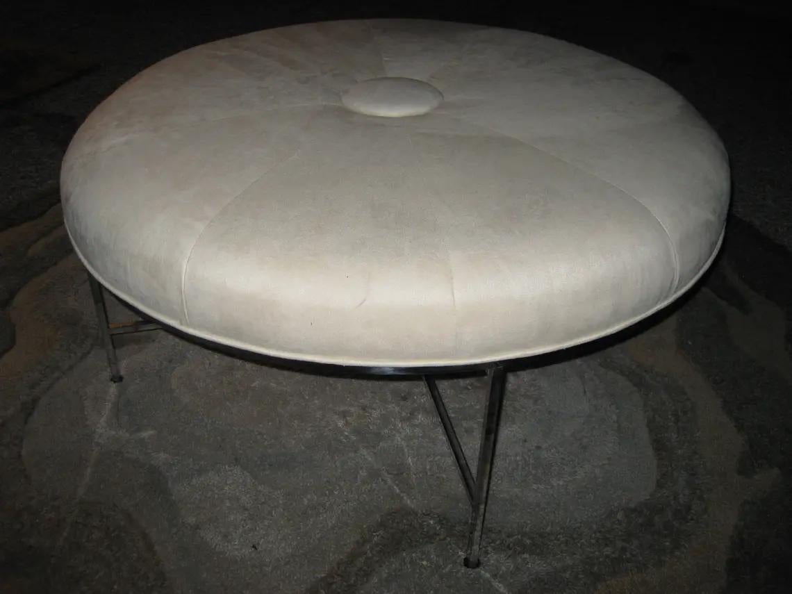 Mid-Century Modern Paul McCobb Creamy Beige Suede Round Lounge Stool Bench For Sale 7