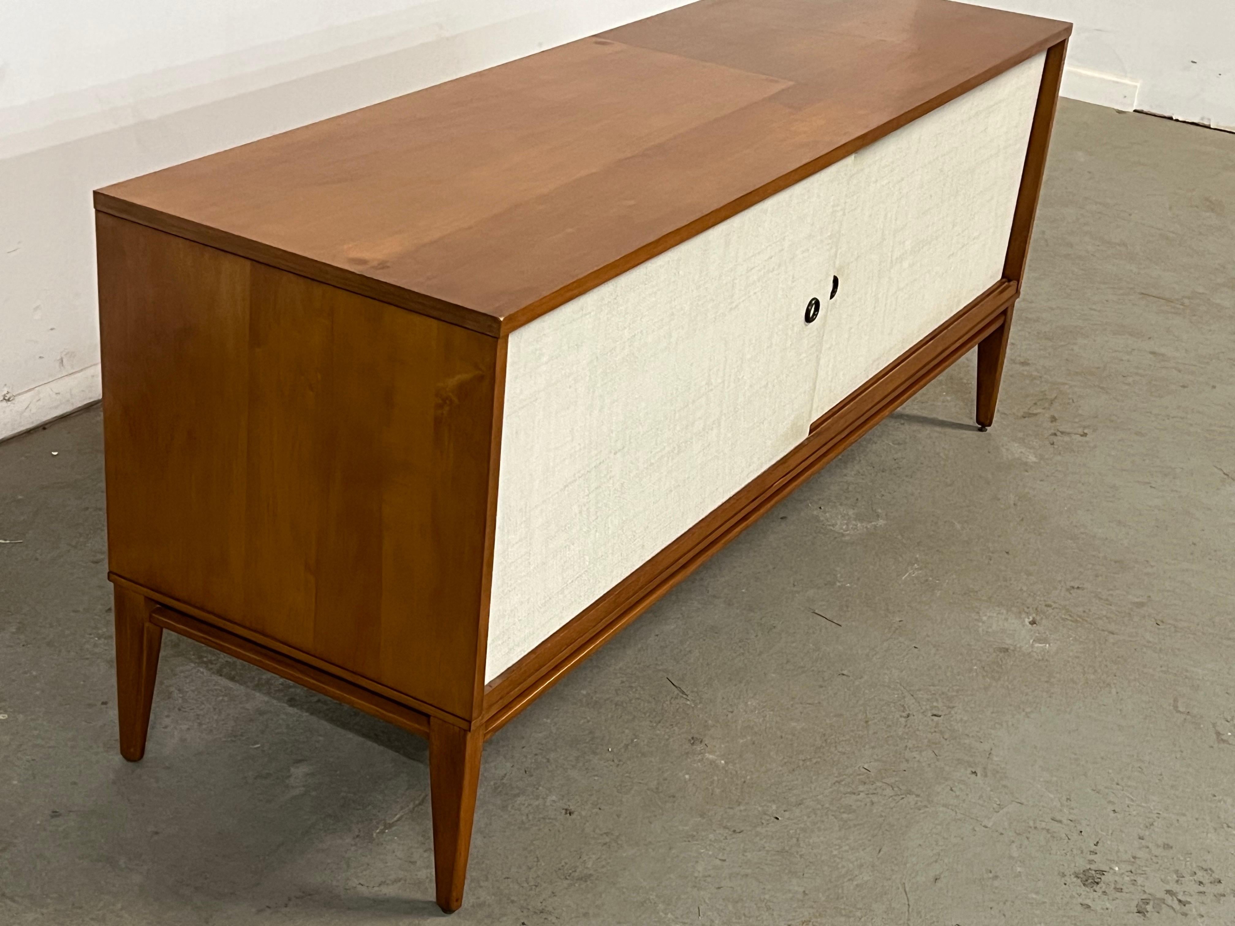 Mid-Century Modern Paul McCobb Credenza/Media Console In Good Condition For Sale In Wilmington, DE