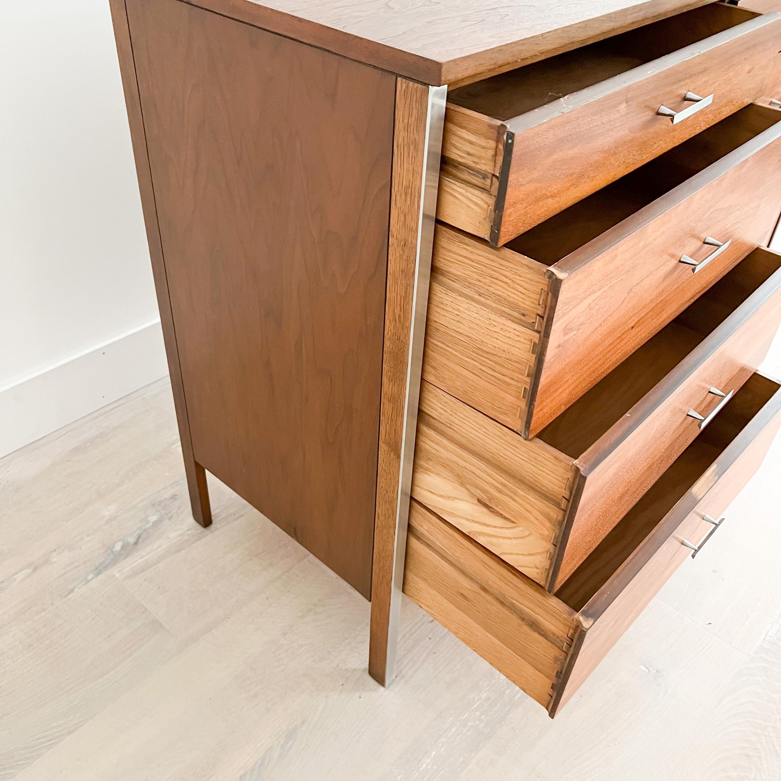 Mid-Century Modern Paul McCobb for Calvin Furniture 8 Drawer Dresser 8