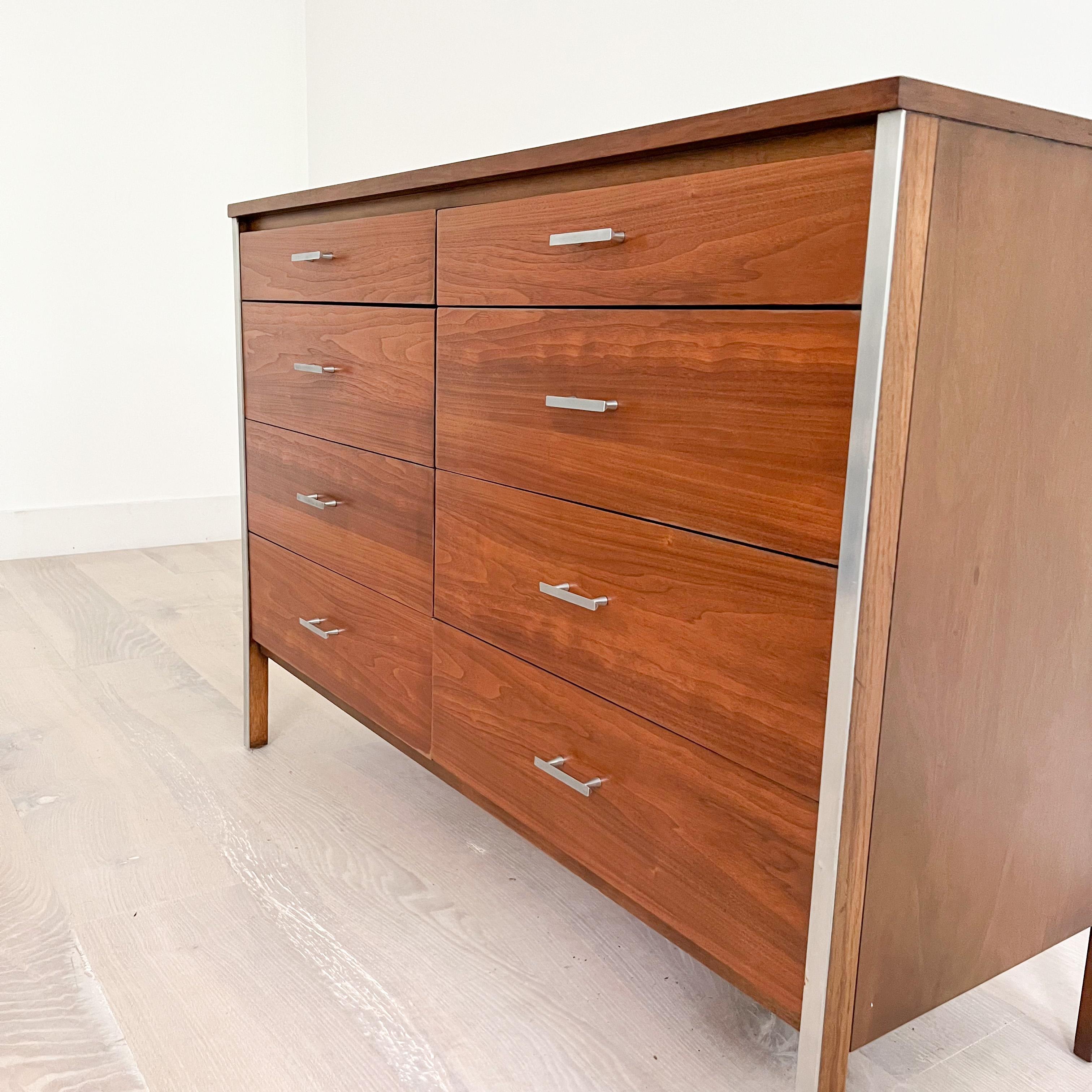 Mid-Century Modern Paul McCobb for Calvin Furniture 8 Drawer Dresser 9