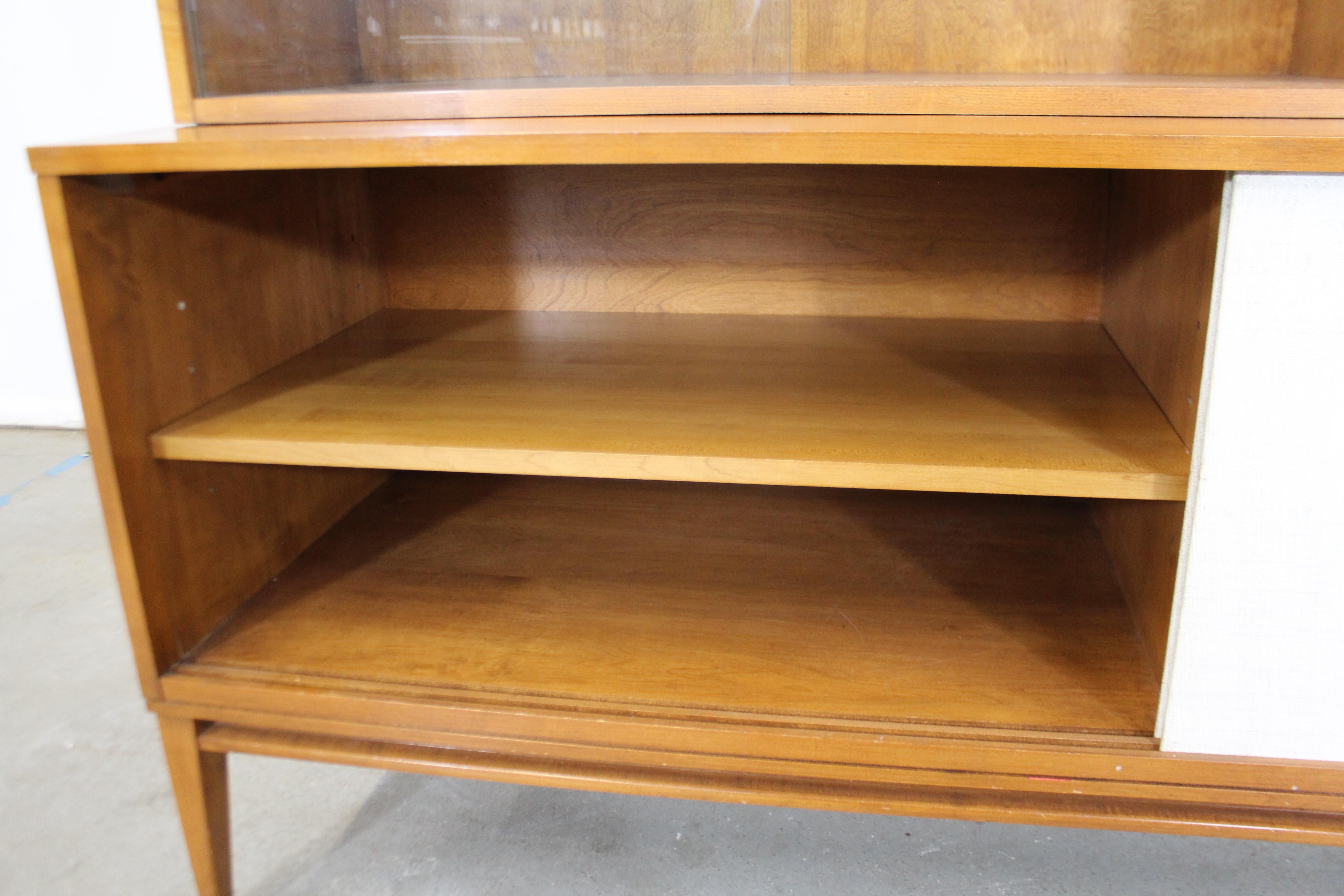 Mid-Century Modern Paul McCobb for Planner Group 2-Piece Credenza China Cabinet In Good Condition In Wilmington, DE