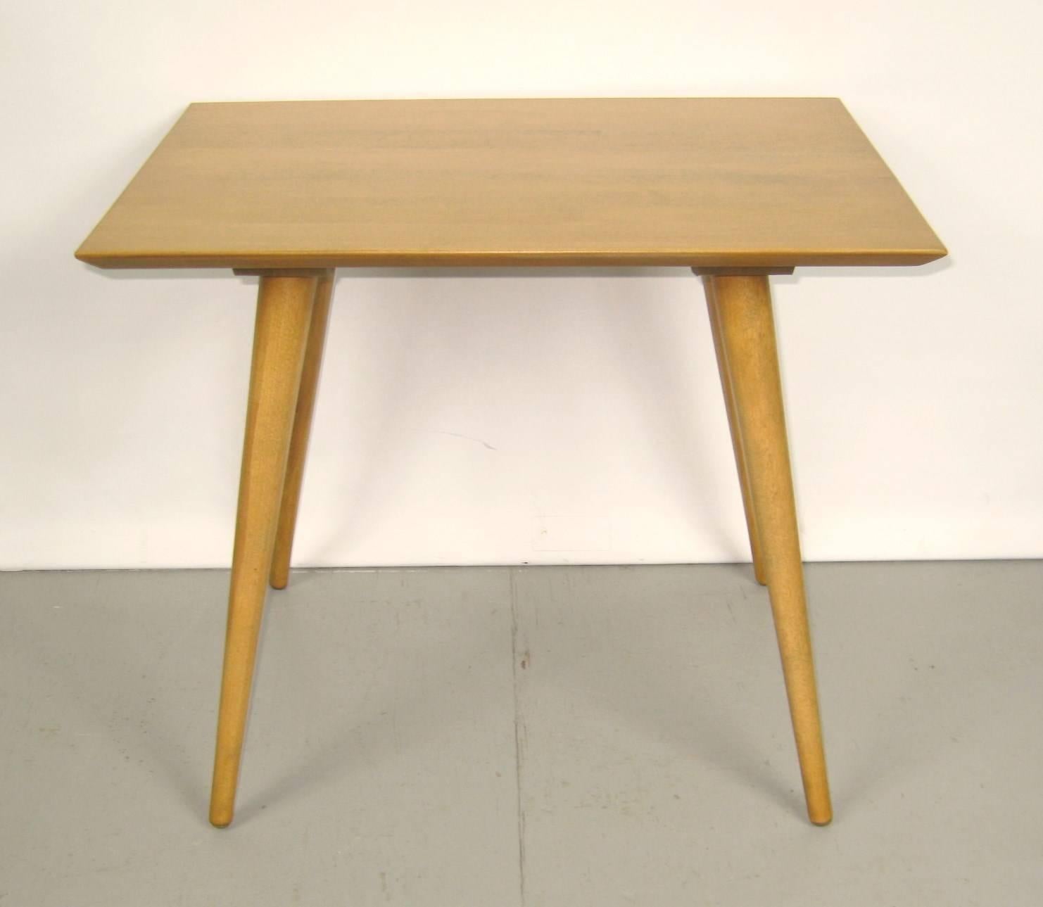 Usual size Paul McCobb for planner group occasional side table.
Measuring: 24 in W x 18 in D x 20 in H.