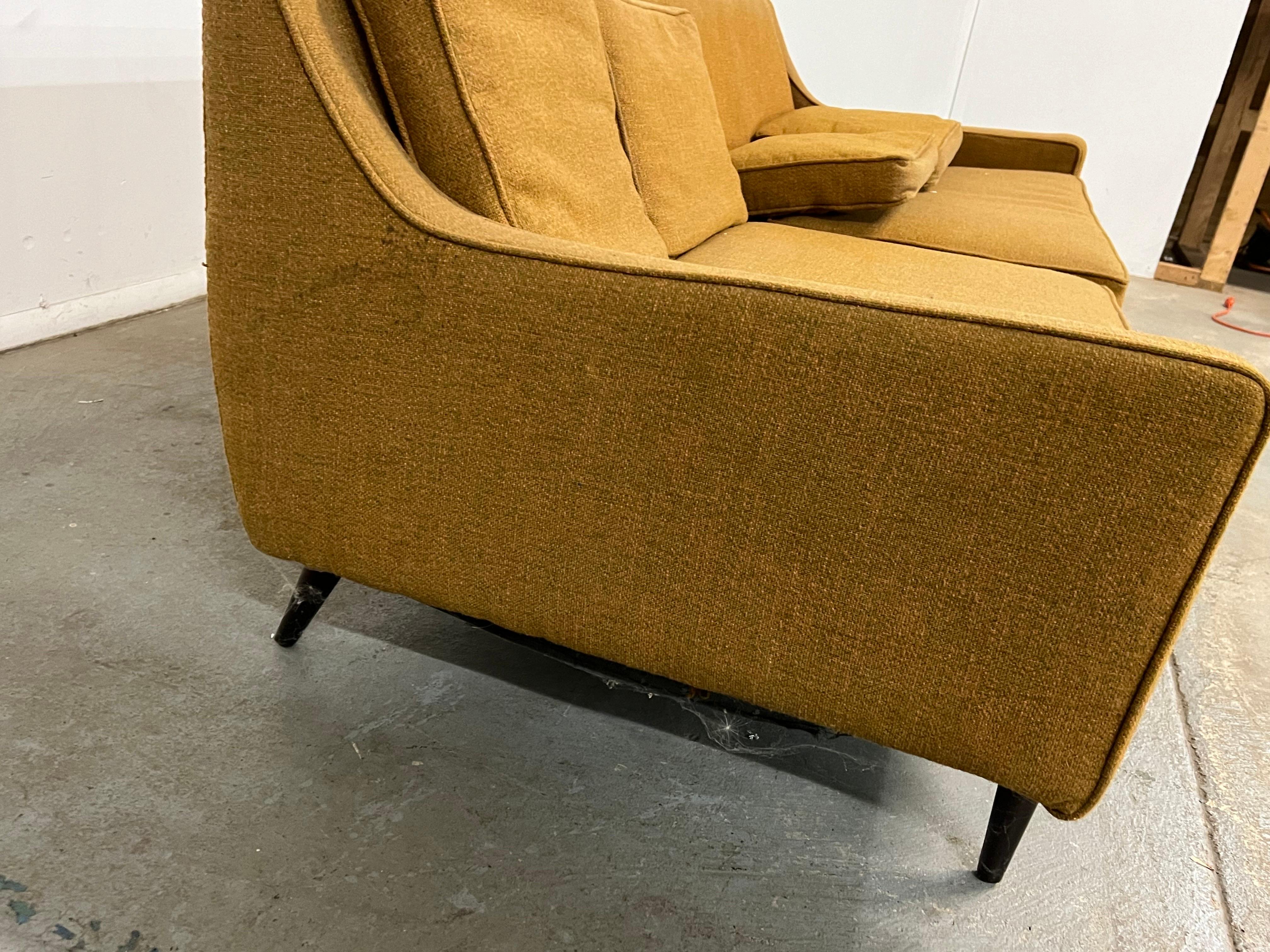 Mid-Century Modern Paul McCobb Style 4 Seat Sofa on Pencil Legs For Sale 7