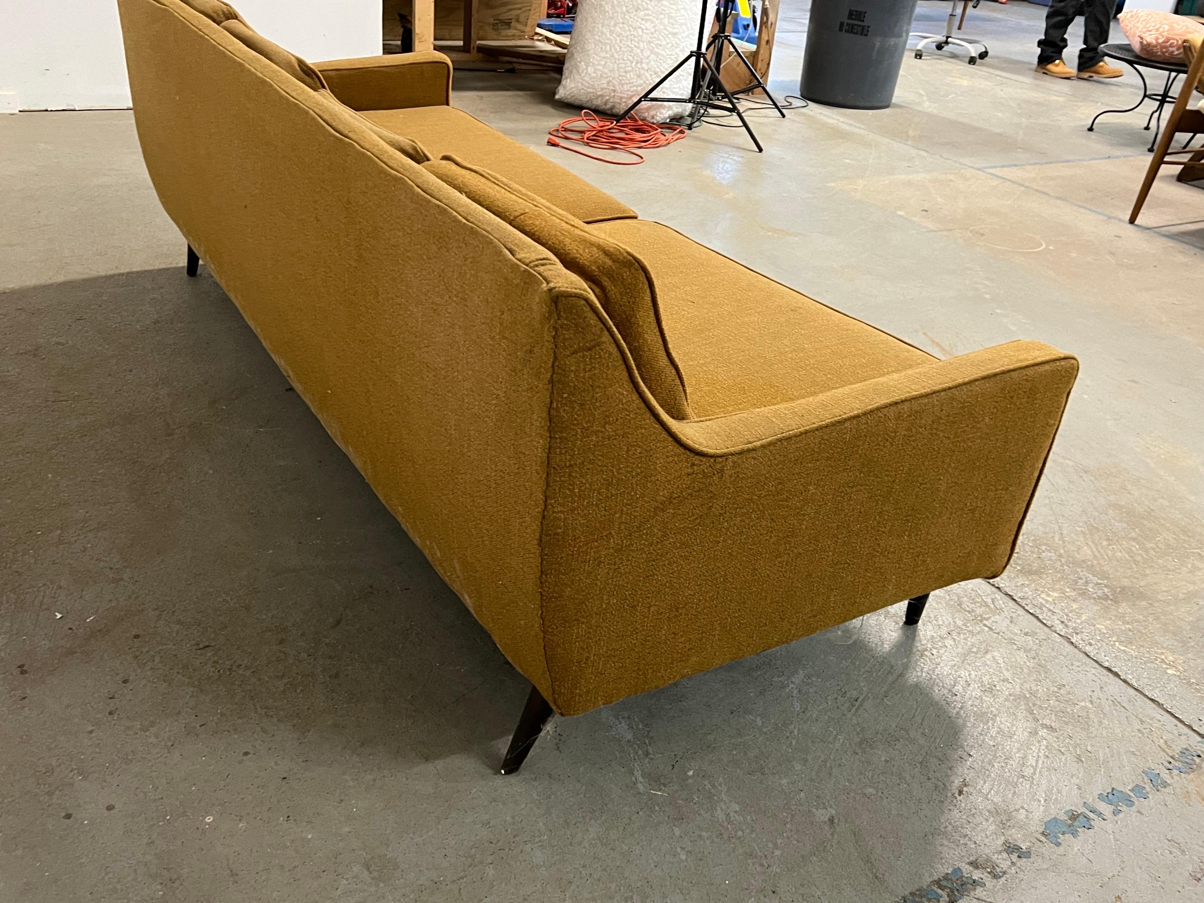 Mid-Century Modern Paul McCobb Style 4 Seat Sofa on Pencil Legs In Good Condition For Sale In Wilmington, DE