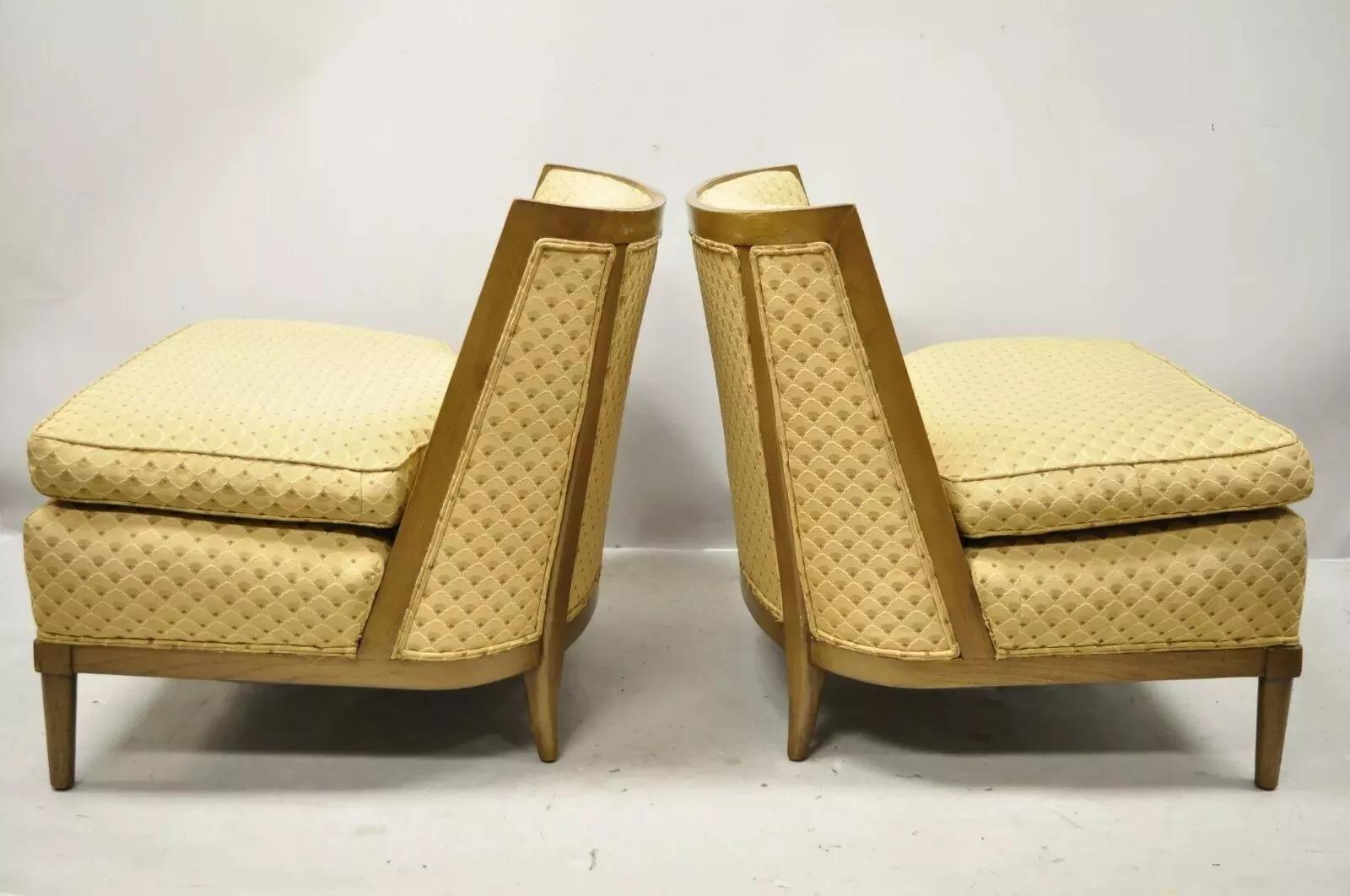 Vintage Mid Century Modern Paul McCobb Style Barrel Back Slipper Lounge Chairs - a Pair. L'article se caractérise par de beaux cadres larges, des dossiers en tonneau, une construction en bois massif et des lignes modernes et épurées. Circa Mid 20th