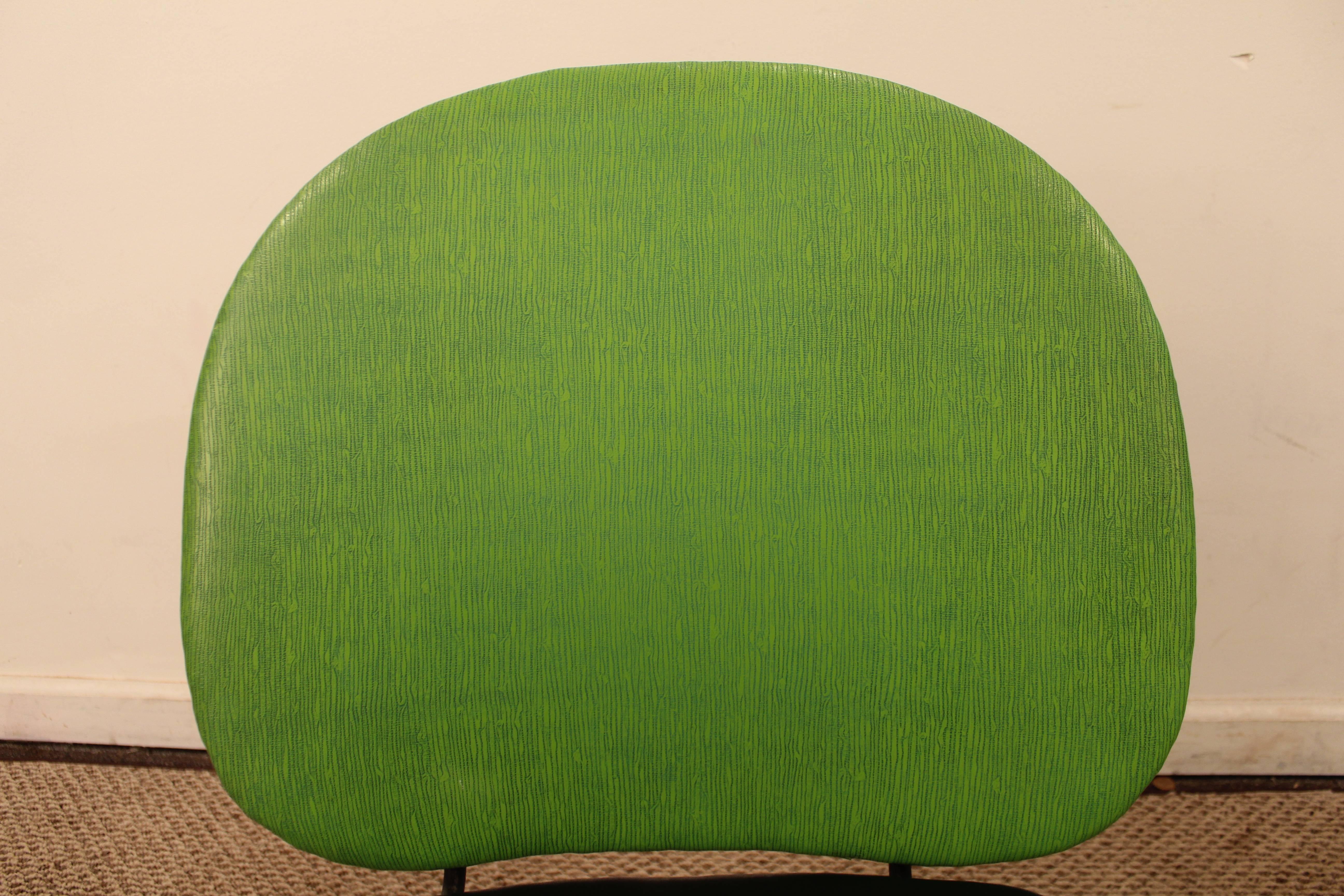 20th Century Mid-Century Modern Paul McCobb-Style Lime Green Wire Side Chair For Sale