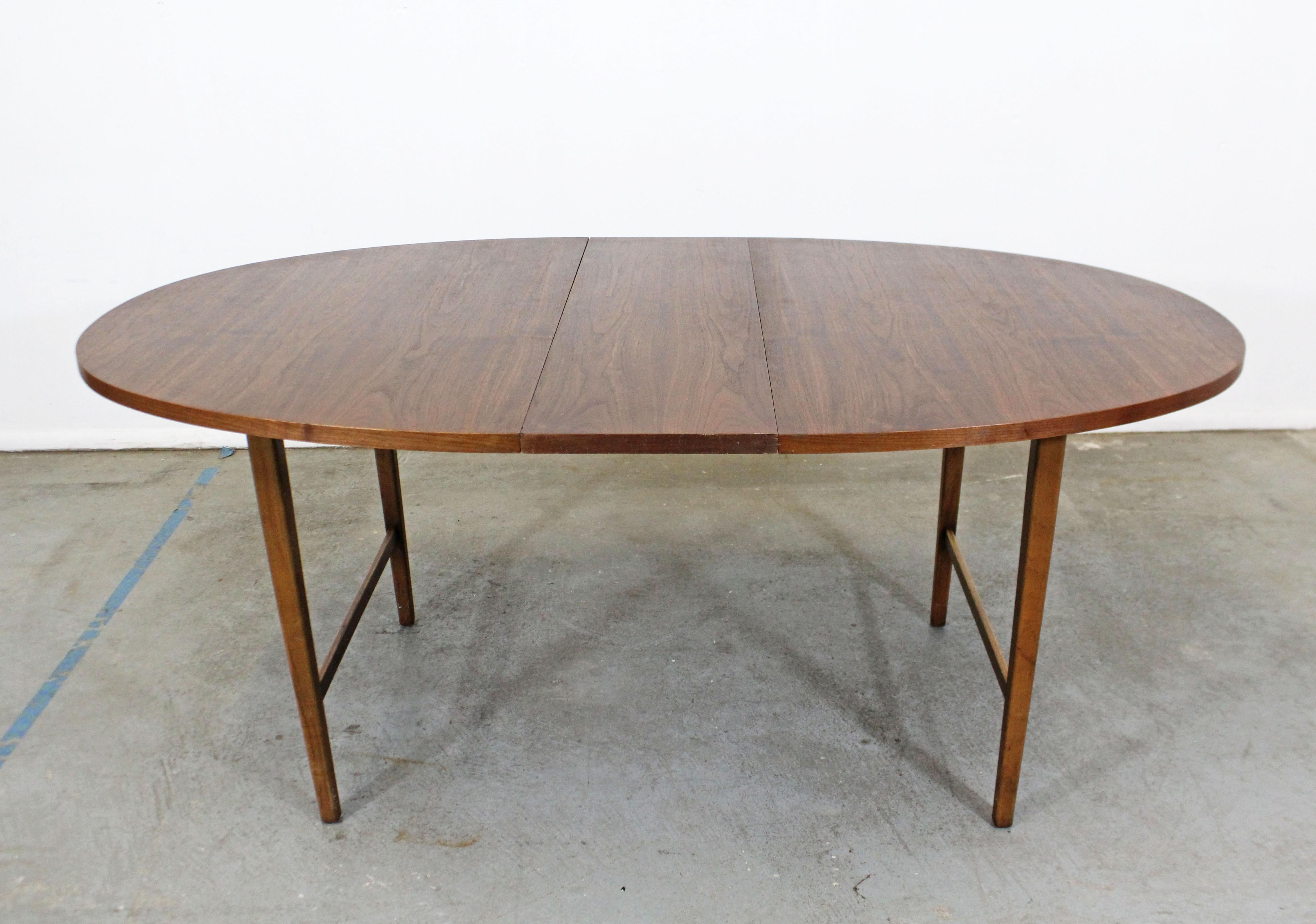 Mid-20th Century Mid-Century Modern Paul McCobb Style Walnut Extendable Dining Table