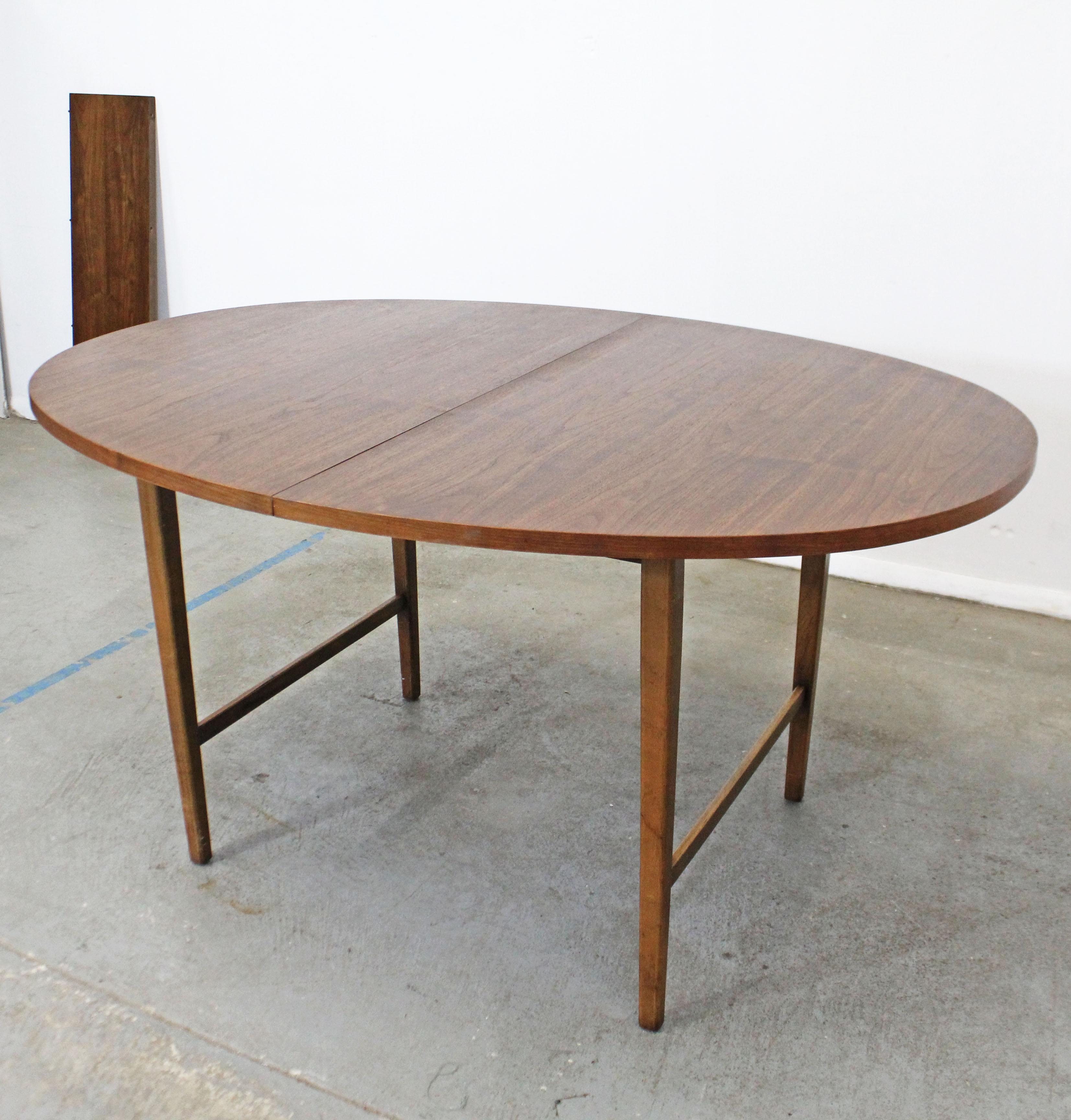 American Mid-Century Modern Paul McCobb Style Walnut Extendable Dining Table