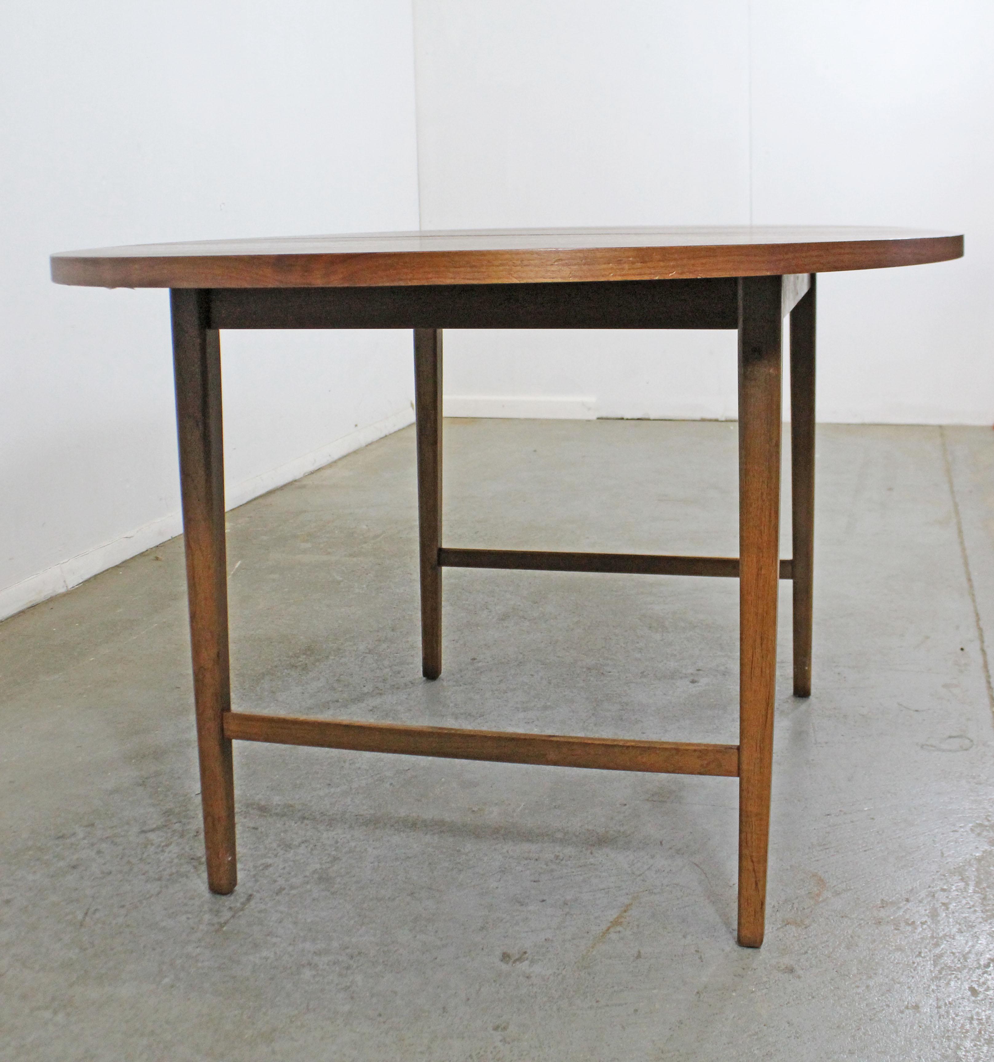 Mid-Century Modern Paul McCobb Style Walnut Extendable Dining Table 2