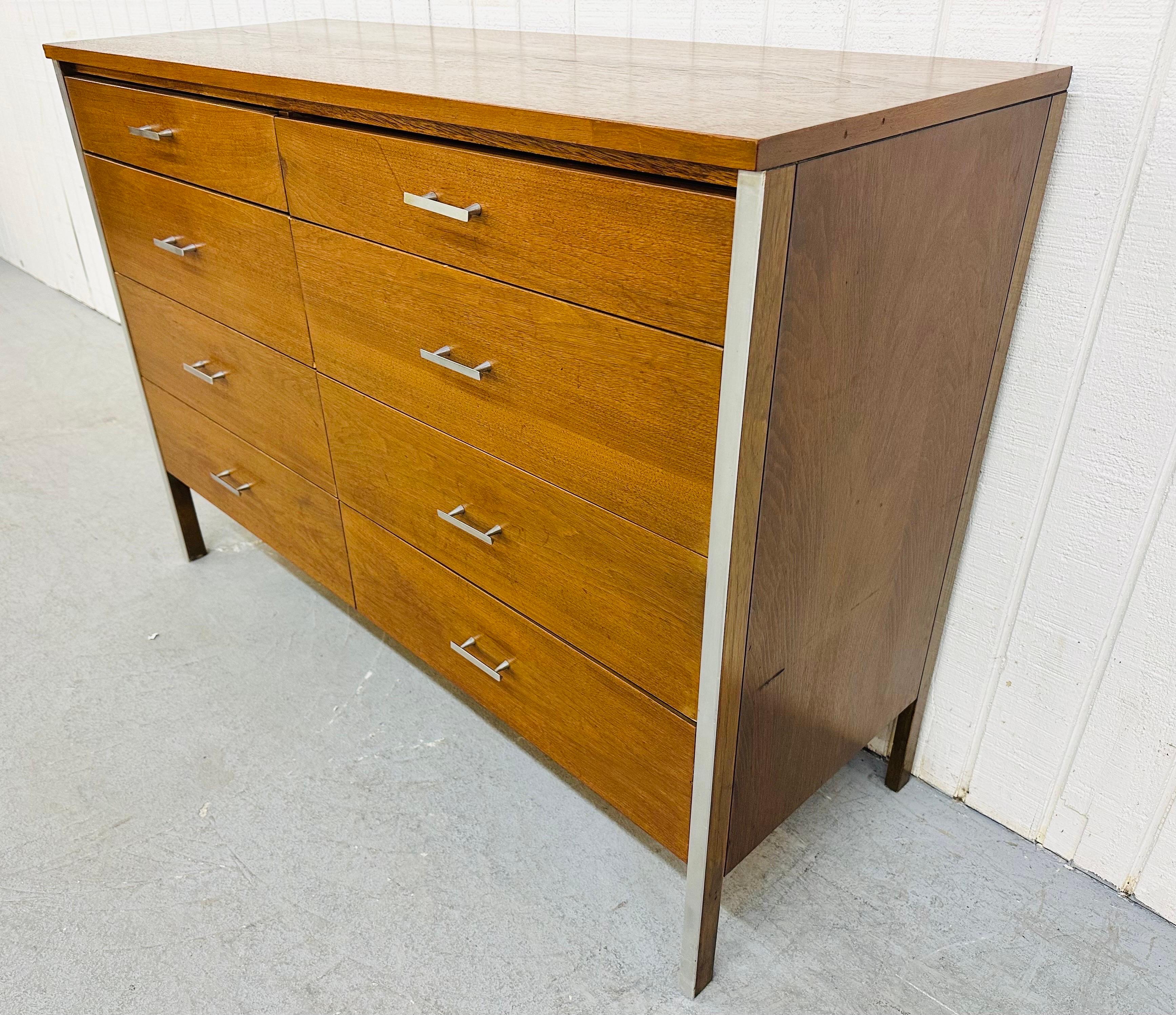 American Mid-Century Modern Paul McCobb Walnut 8-Drawer Dresser For Sale