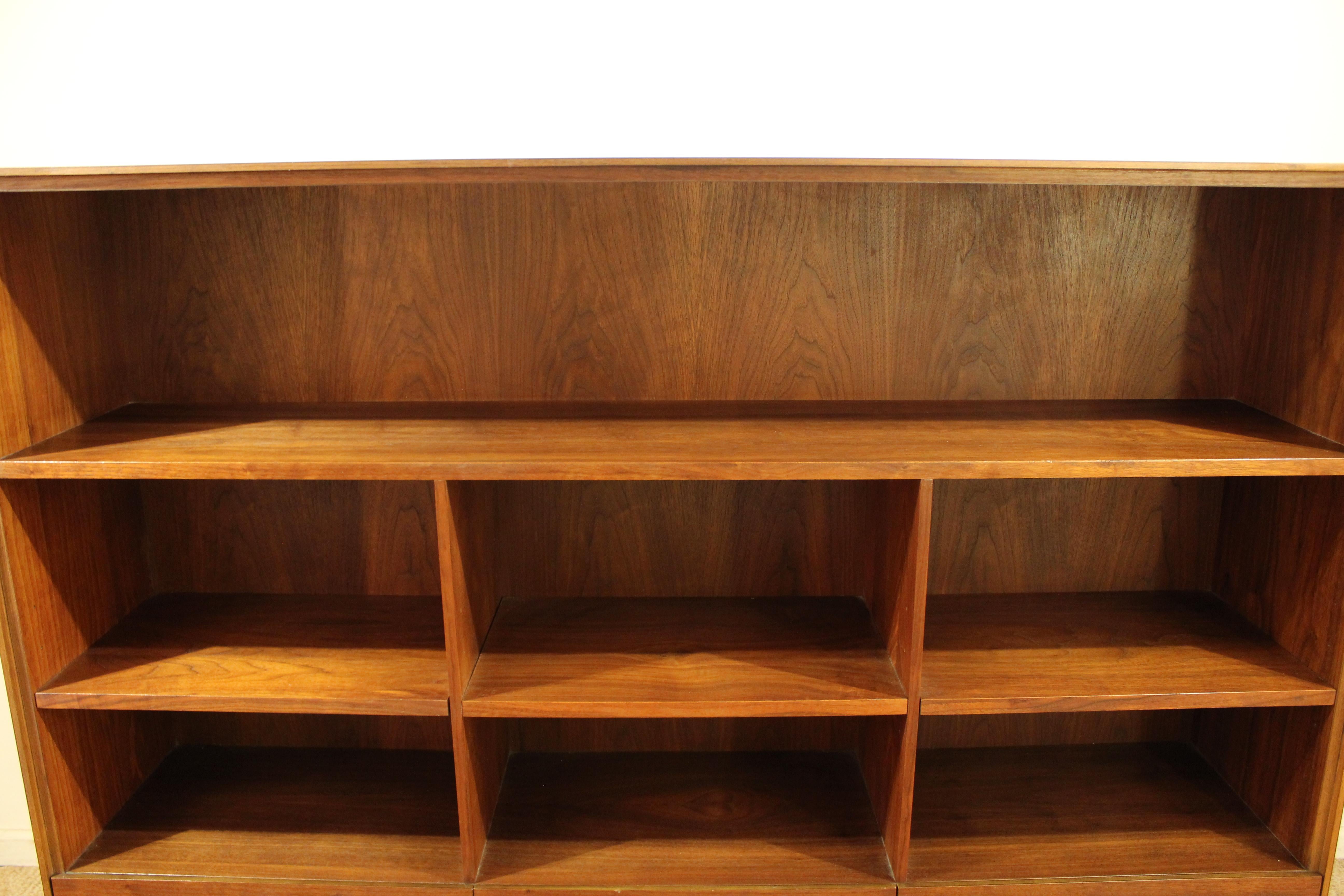 American Mid-Century Modern Paul McCobb Walnut Bookcase Shelf on Hairpin Legs