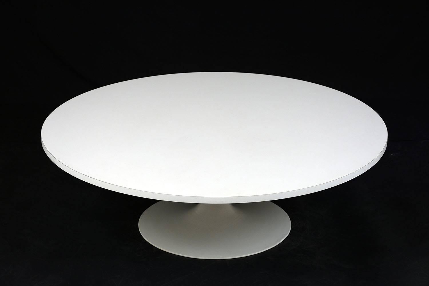 Metal Mid-Century Modern Pedestal Coffee Table