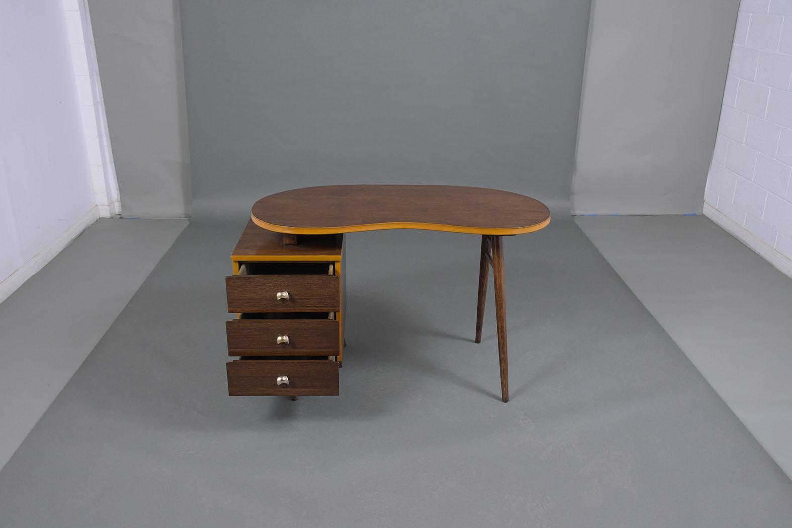 Mid-Century Modern Pedestal Desk In Good Condition In Los Angeles, CA