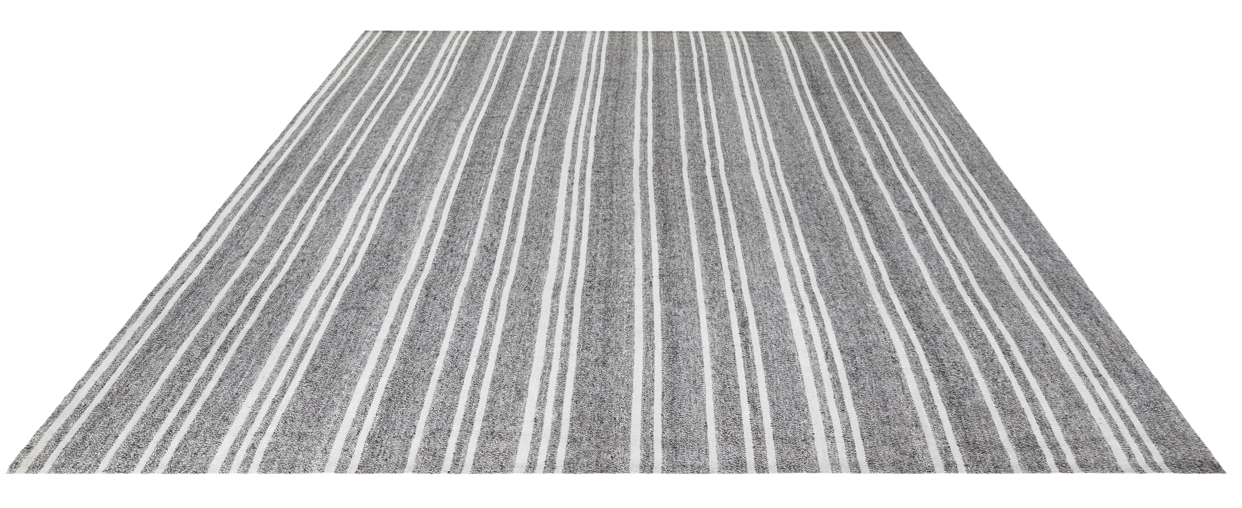 Mid-Century Modern Pelas Flat-Weave Rug im Zustand „Neu“ im Angebot in New York, NY