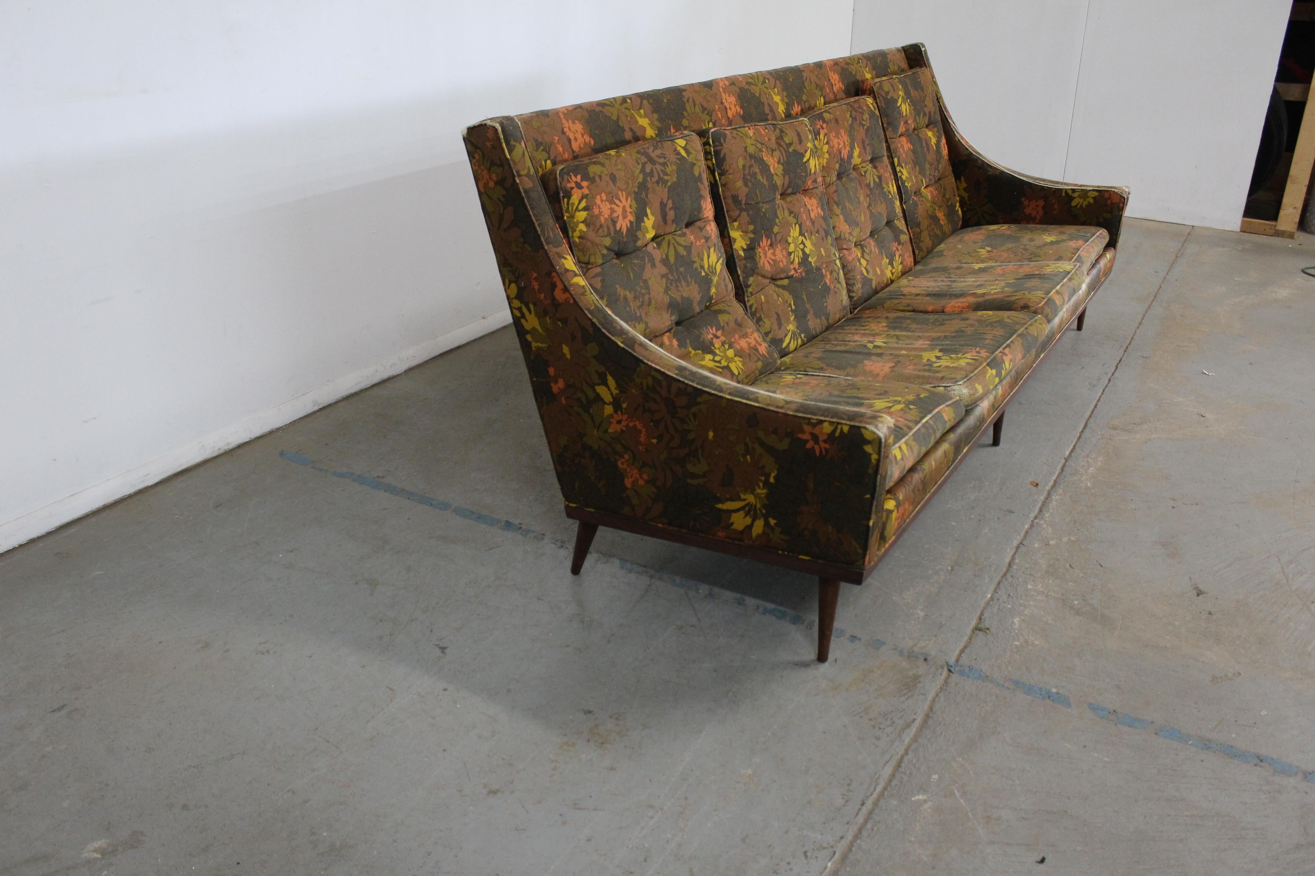 Mid-Century moderno Divano a 4 cuscini con gambe a matita in stile Mid-Century Modern in vendita