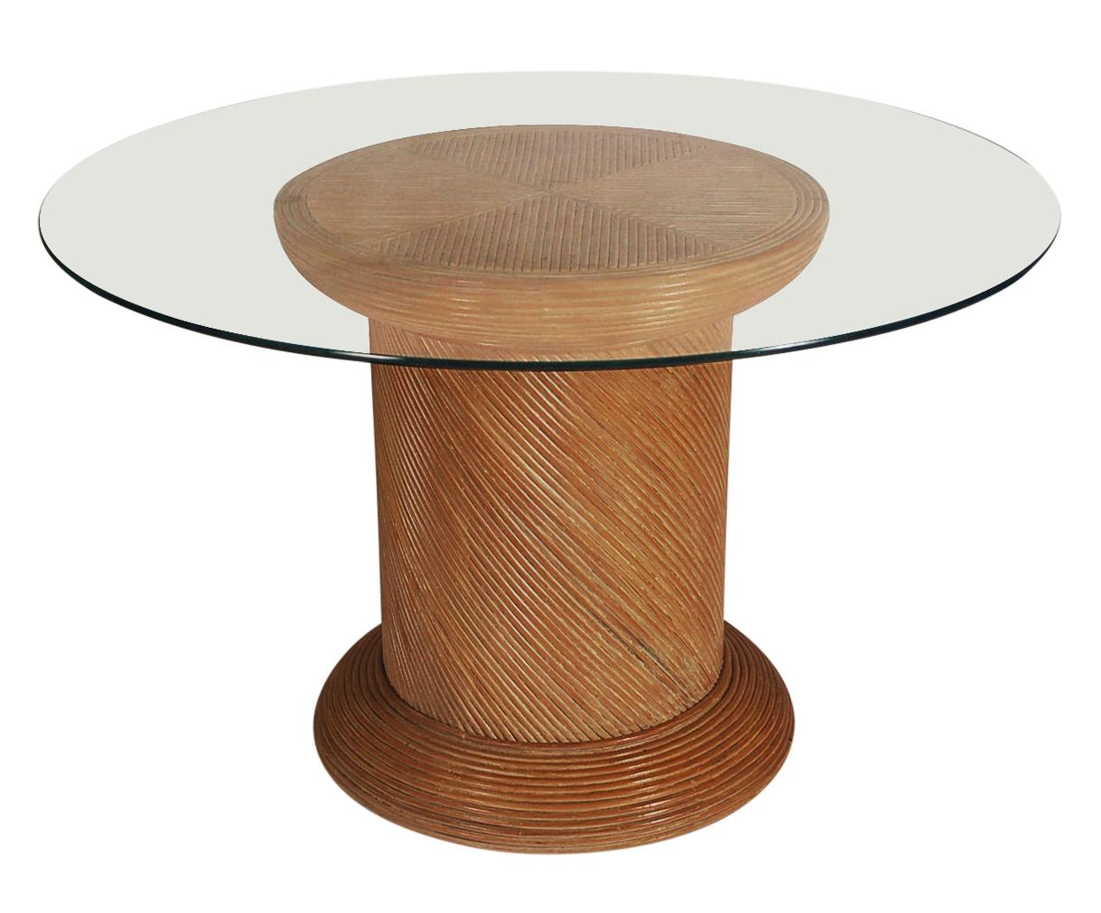 Table de salle à manger circulaire ou ronde en bambou et verre The Moderns Bon état - En vente à Philadelphia, PA