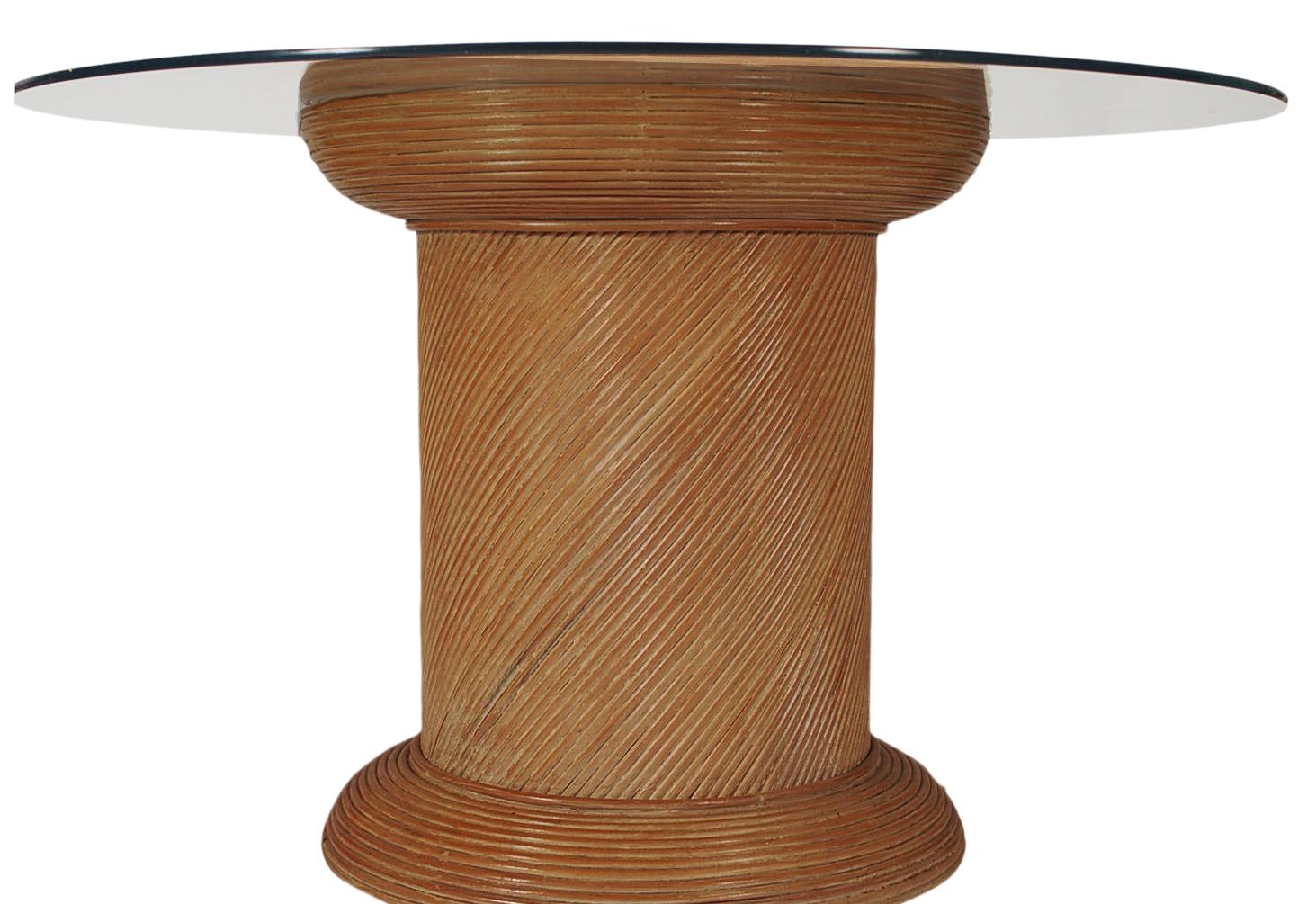 Moderner runder oder runder Esstisch aus Bambus mit Bleistift und Schilf aus der Mitte des Jahrhunderts im Angebot 1