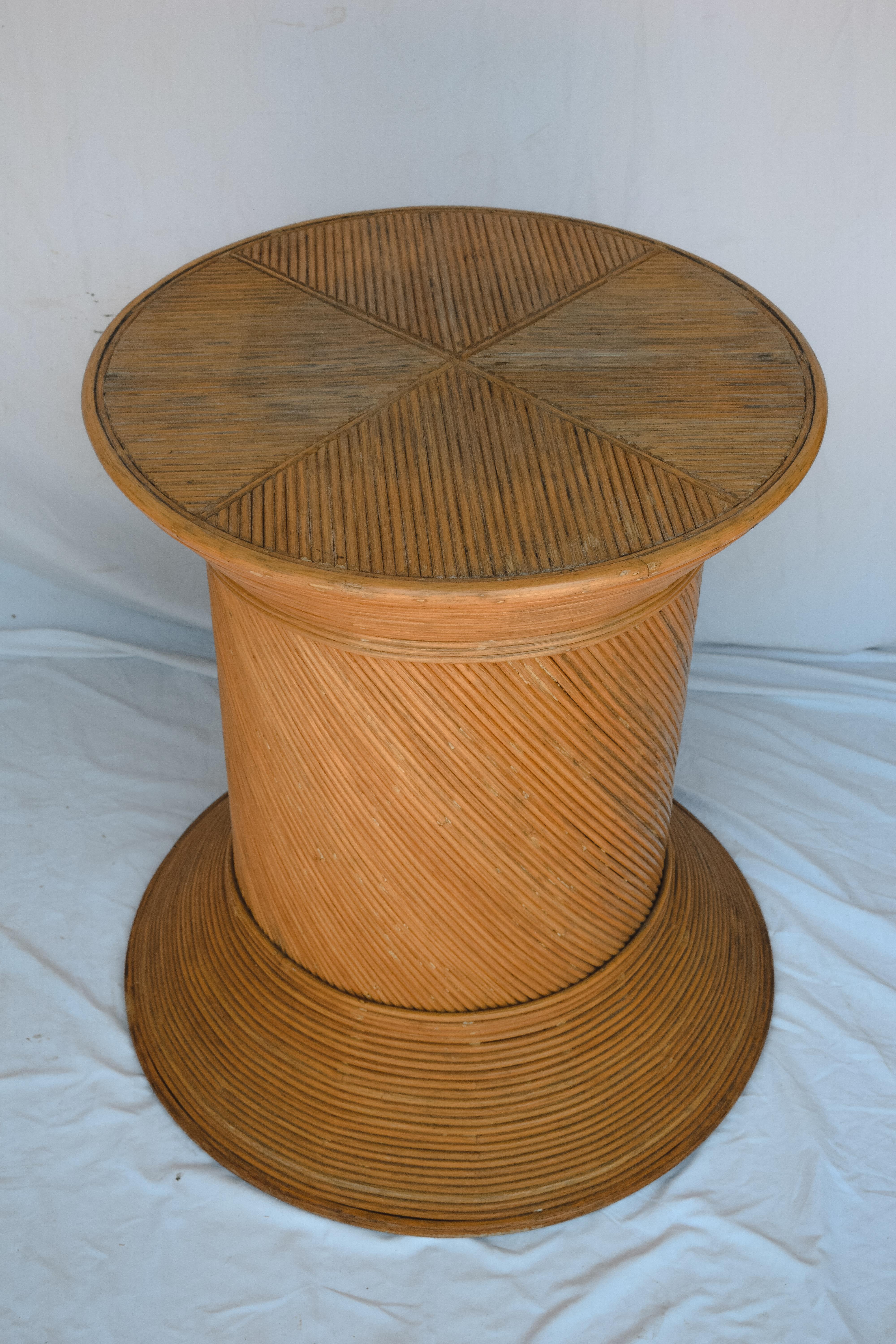 A Gorgeous Mid Century Pencil Reed Bamboo Side or Drink Table from the 1970's. 
It measures 28