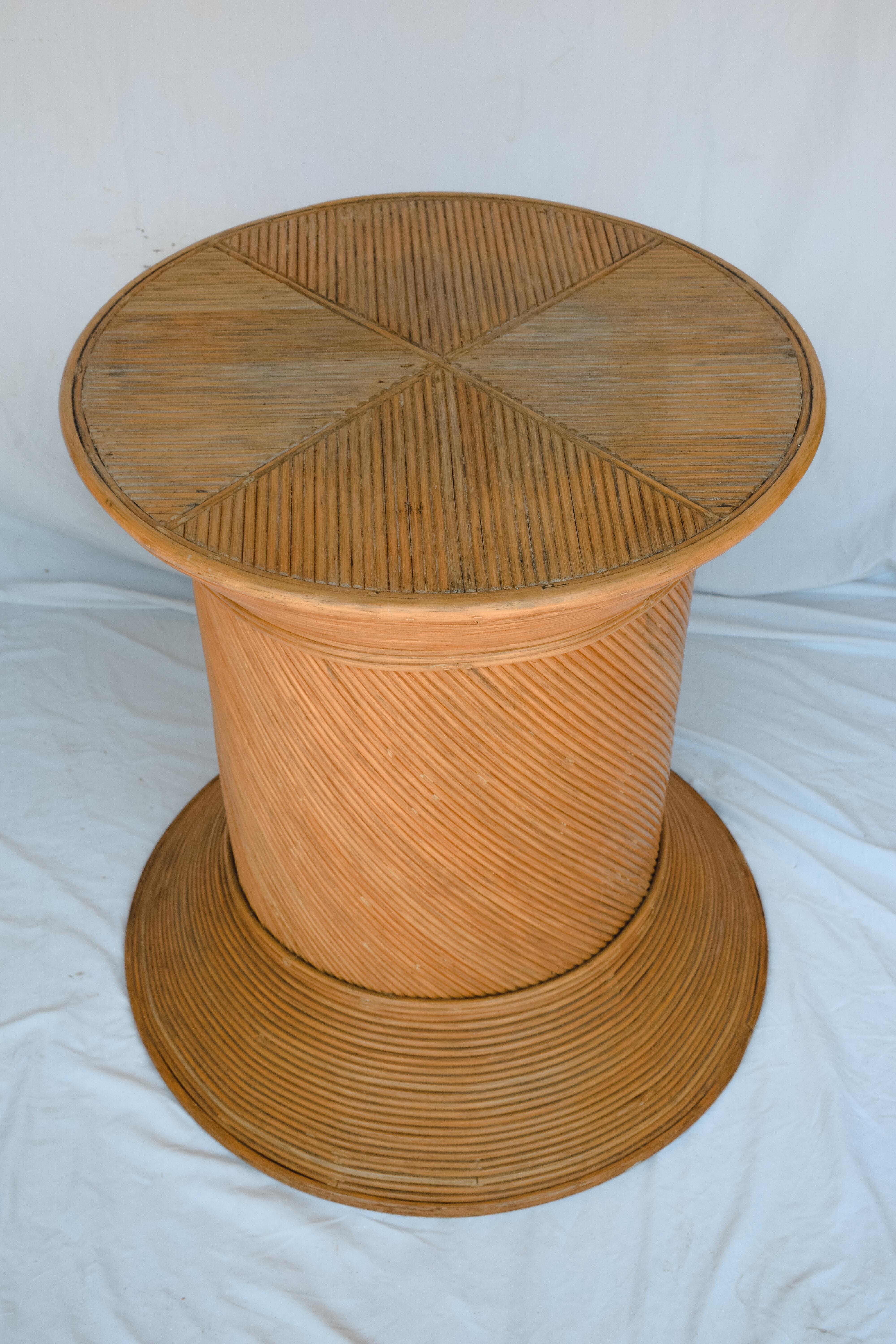 Mid-Century Modern Pencil Reed Bamboo Side Table or End Table In Good Condition For Sale In Houston, TX