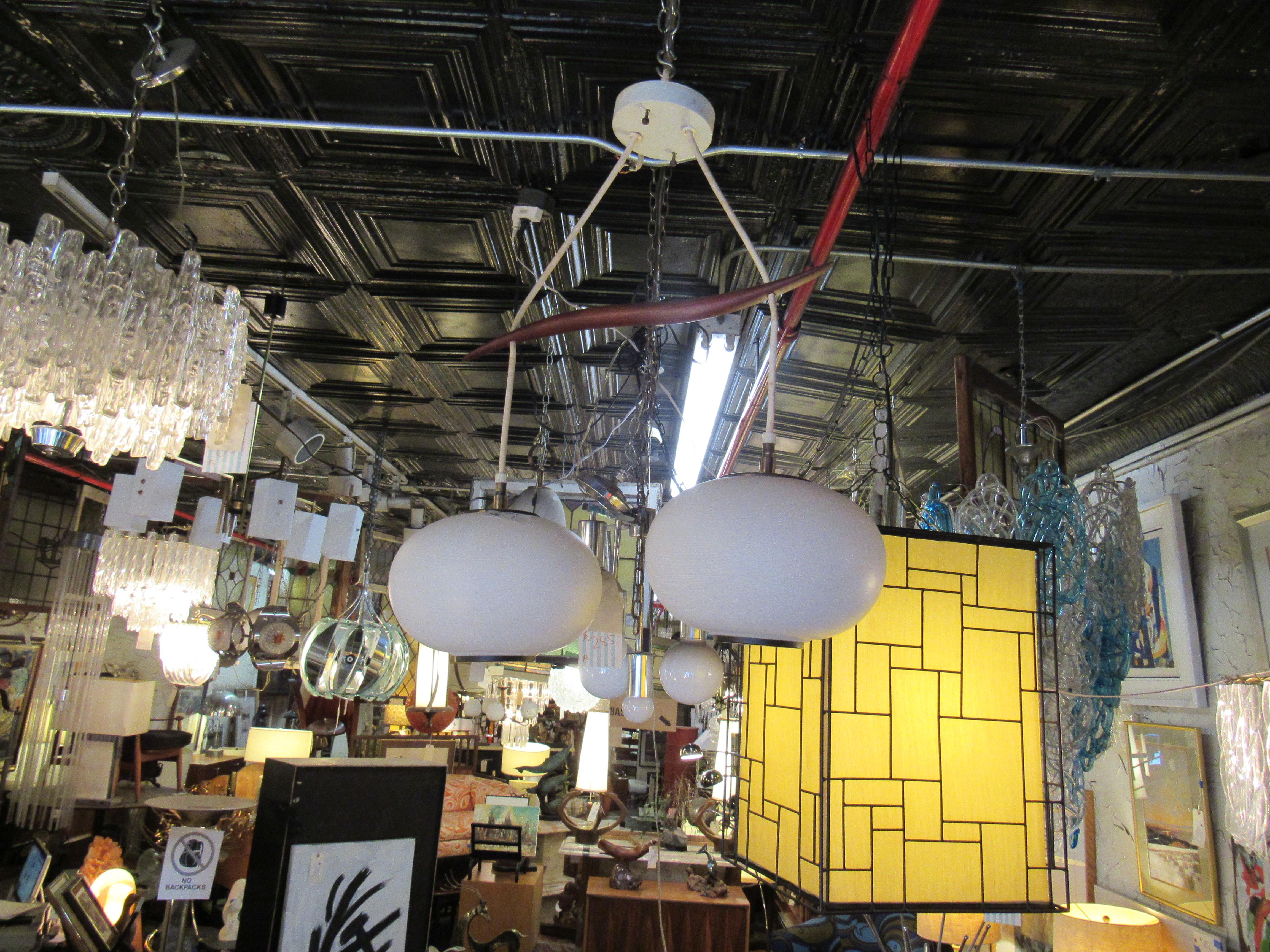 Mid-Century Modern Pendant In Good Condition In Brooklyn, NY