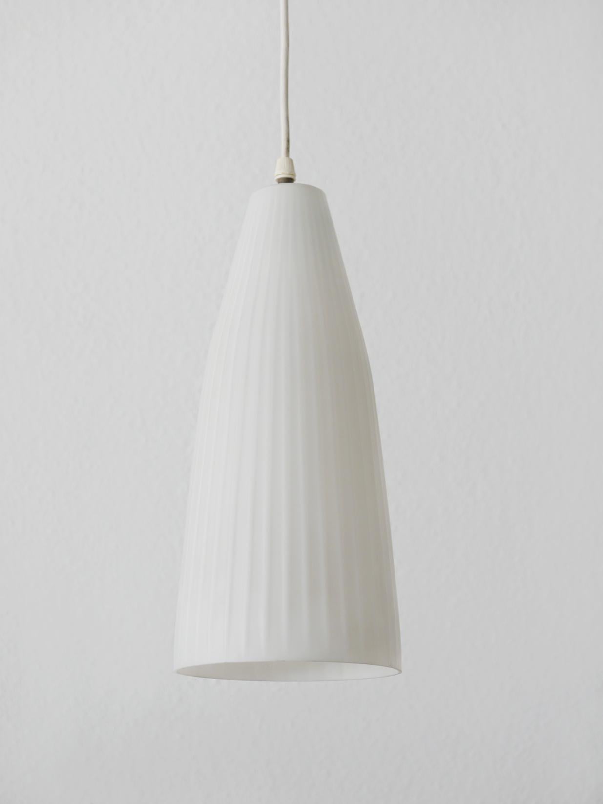 Lampe à suspension moderne du milieu du siècle dernier par Aloys F. Gangkofner pour Peill & Putzler en vente 1