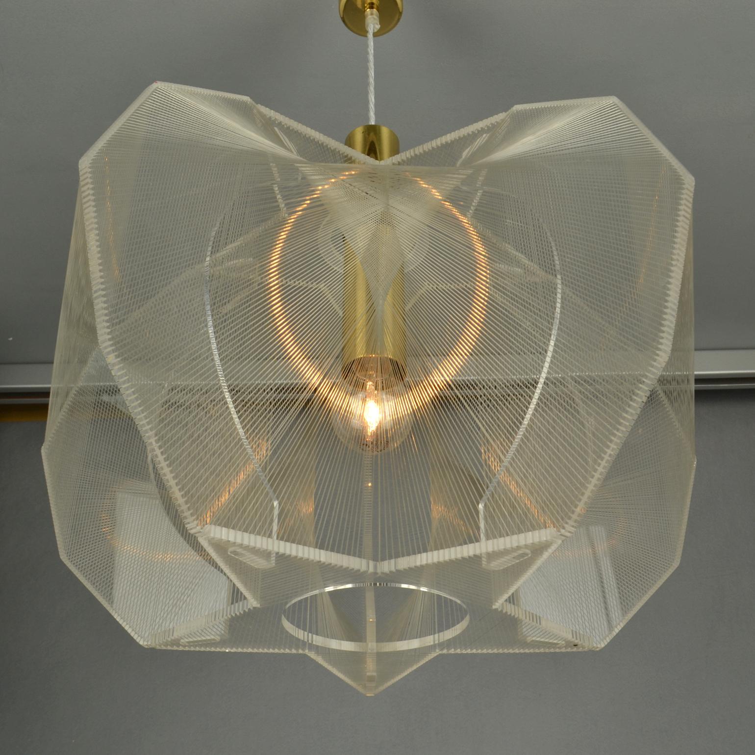 Mid Century Modern Pendant Lamp in Clear Lucite, Wire and Brass For Sale 4