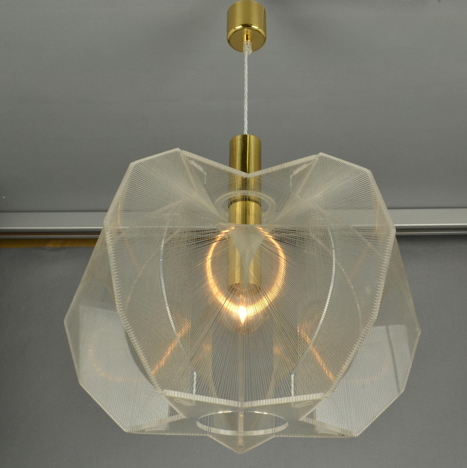Mid Century Modern Pendant Lamp in Clear Lucite, Wire and Brass For Sale 5