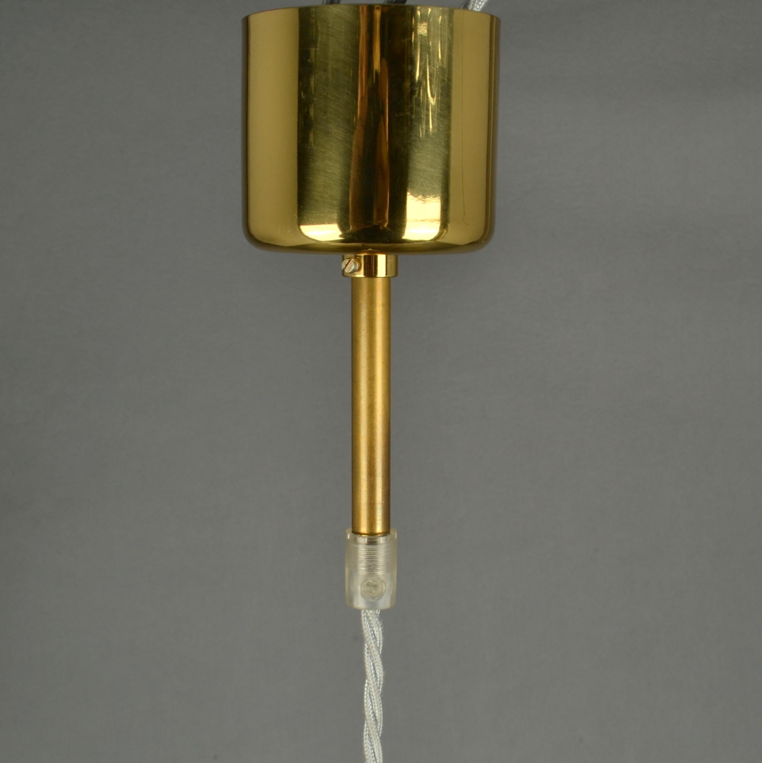 Mid Century Modern Pendant Lamp in Clear Lucite, Wire and Brass For Sale 9