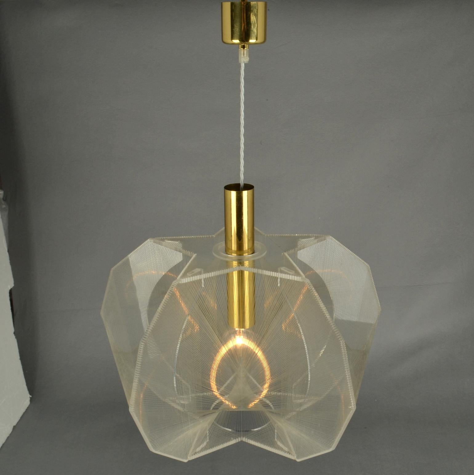 Mid Century Modern Pendant Lamp in Clear Lucite, Wire and Brass For Sale 1