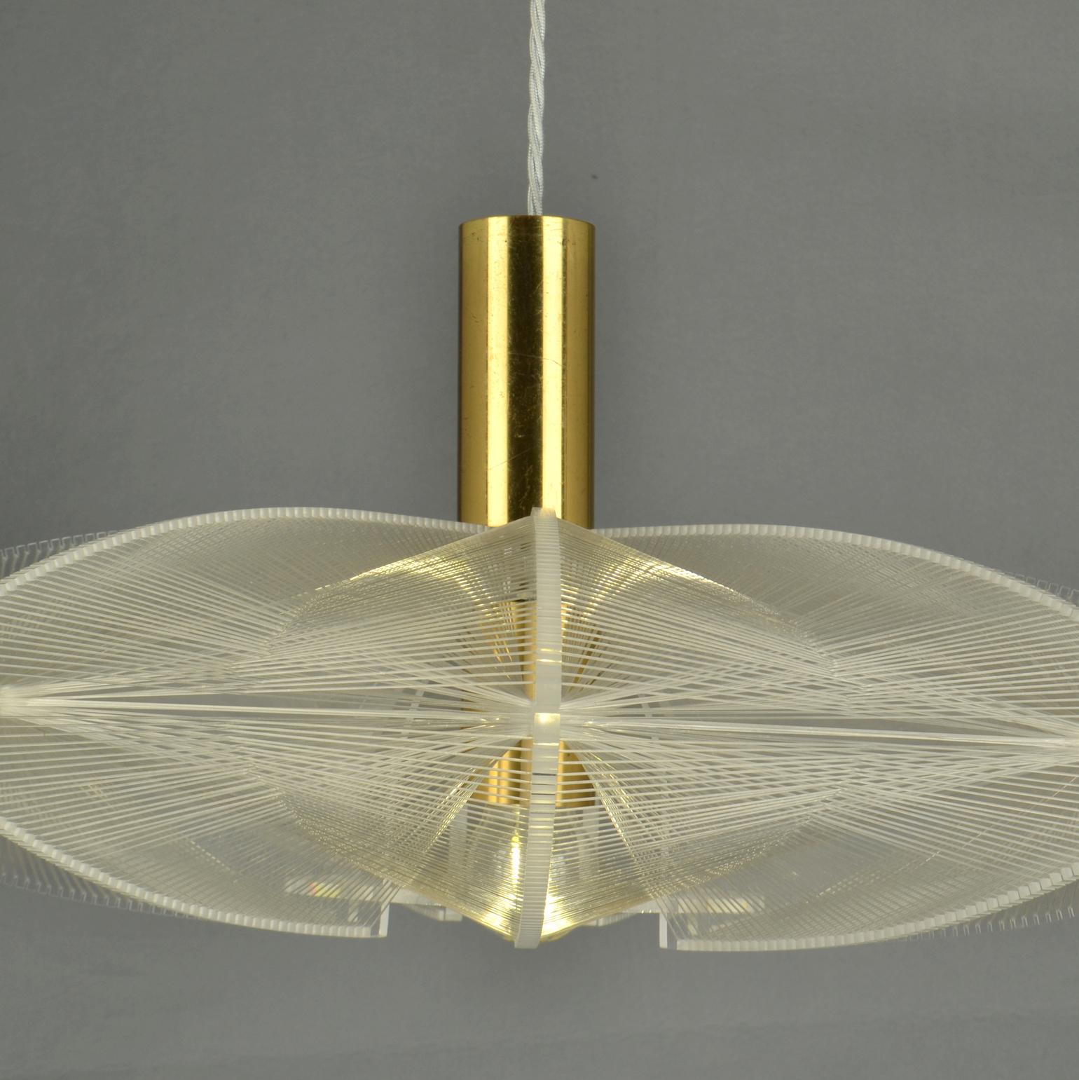 Mid-Century Modern Mid Century Modern Pendant Lamp in Lucite, Wire and Brass For Sale