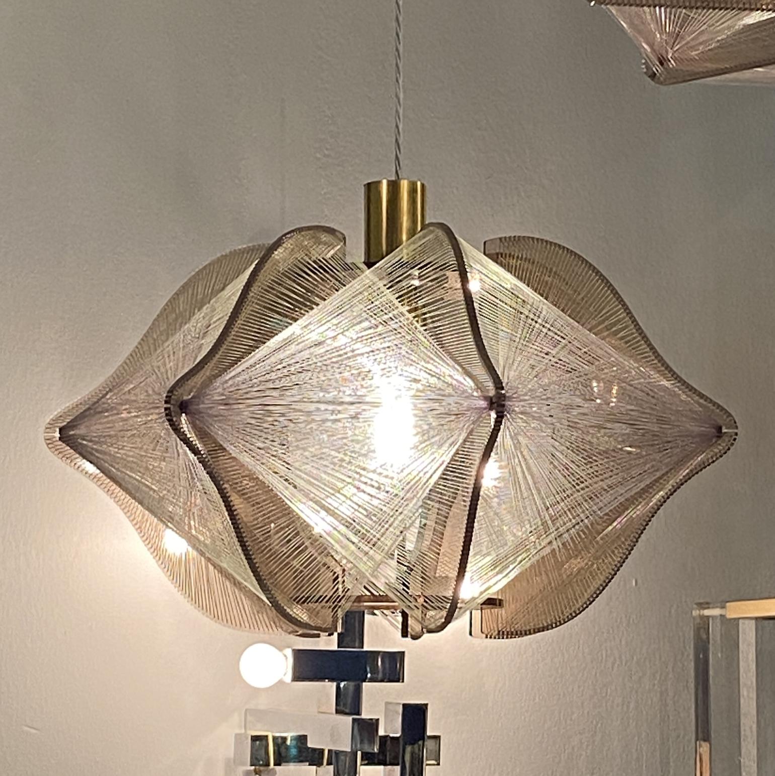 Mid Century Modern Pendant Lamp in Mauve Lucite, Wire and Brass For Sale 6