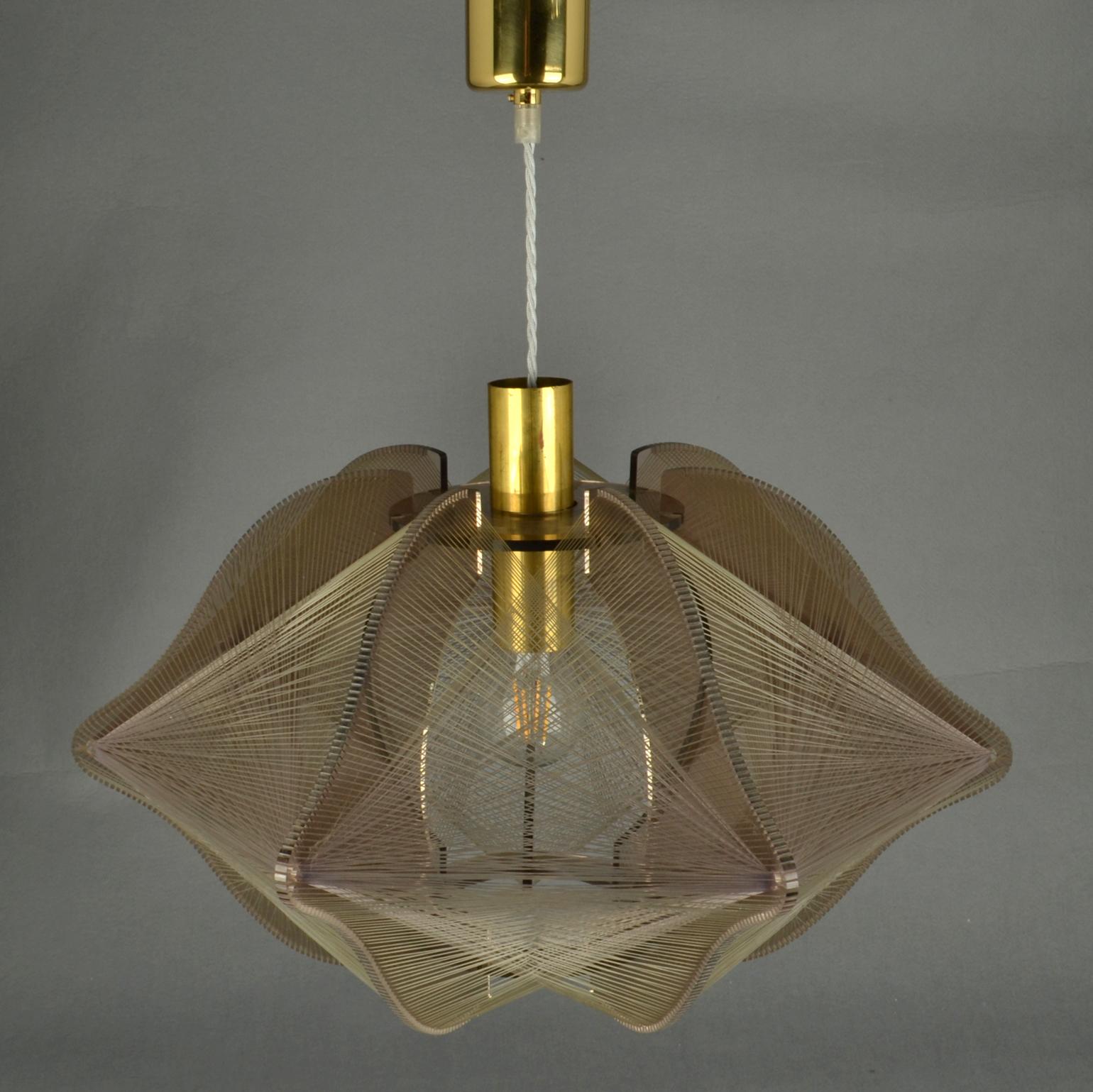 Mid-Century Modern Mid Century Modern Pendant Lamp in Mauve Lucite, Wire and Brass For Sale