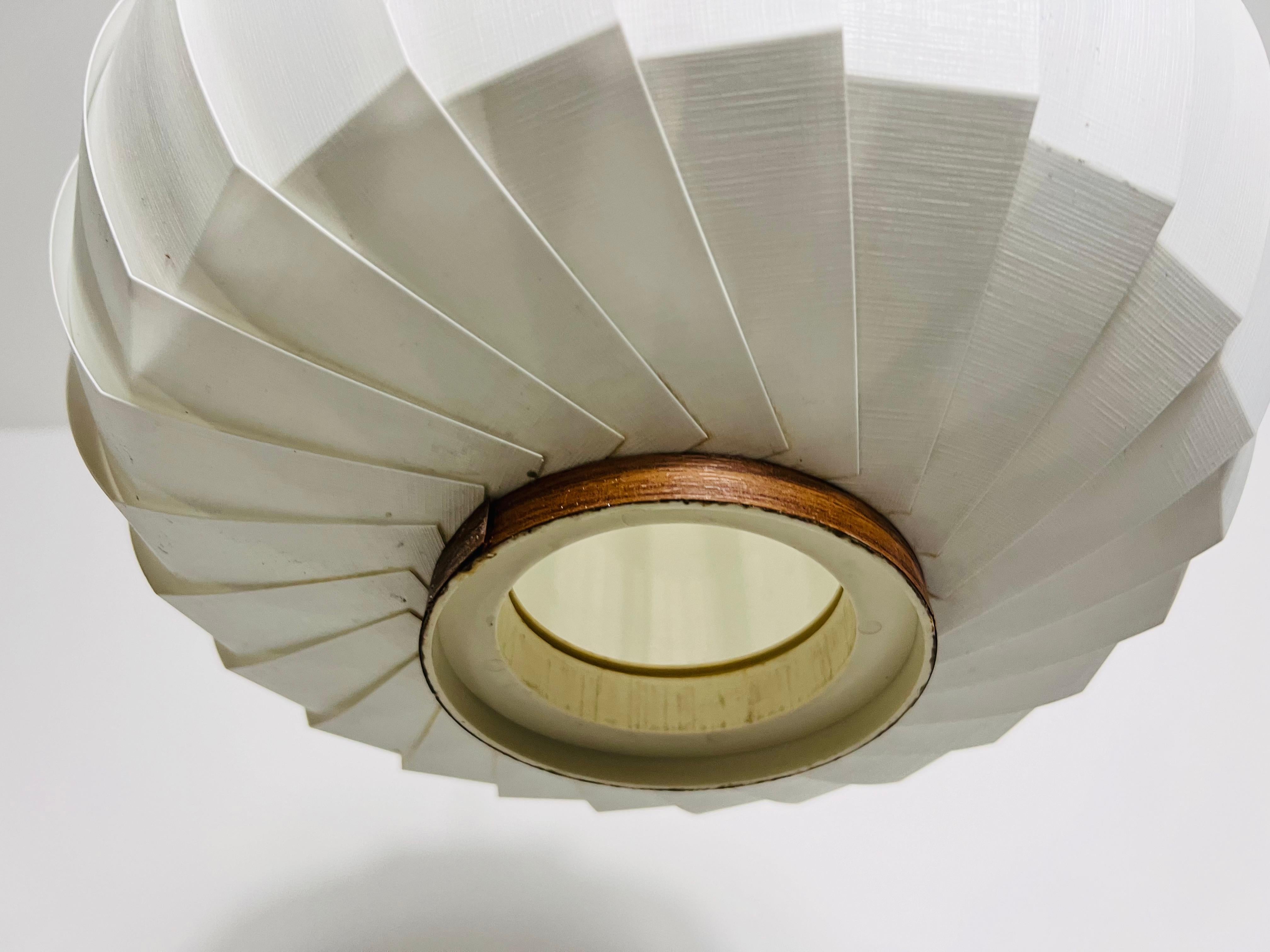 Mid-Century Modern Pendelleuchte, Italien, 1960er Jahre im Angebot 1