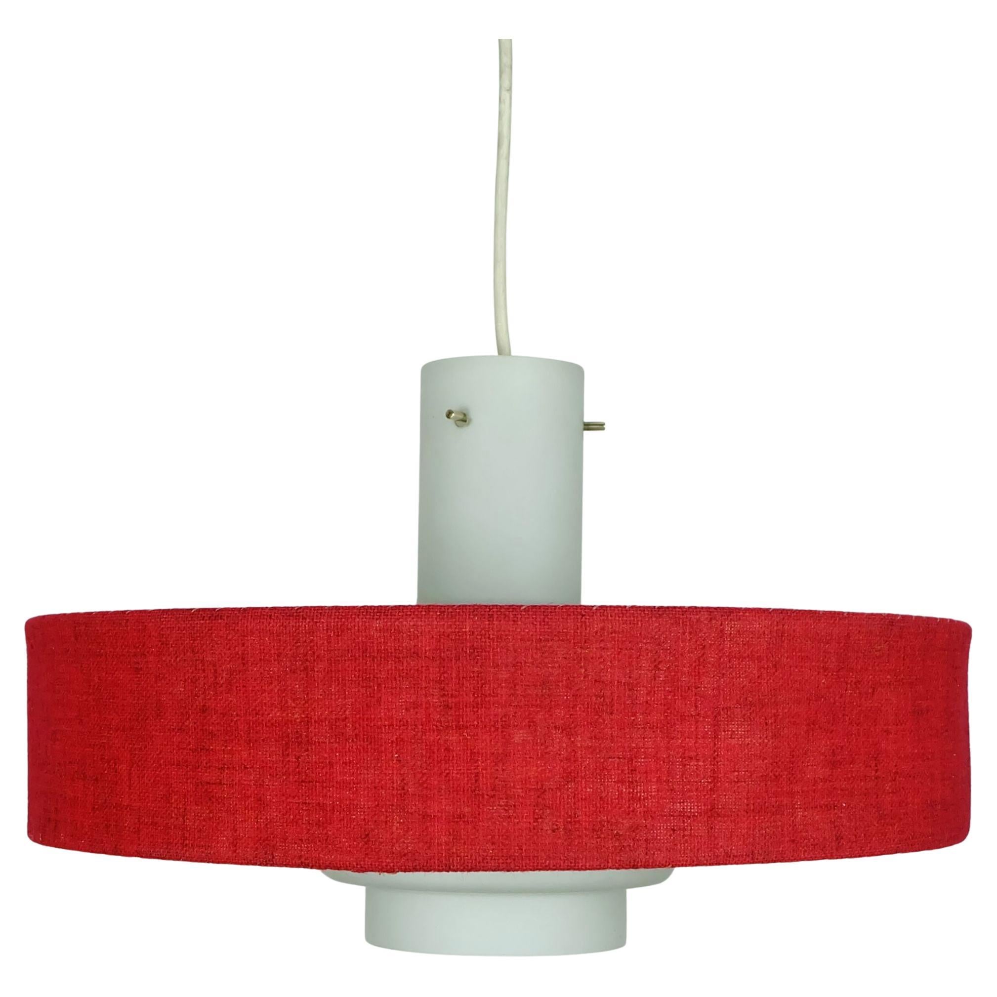 Mid-Century Modern PENDANT LAMP weißer Glasschirm roter Stoff 1960er Jahre